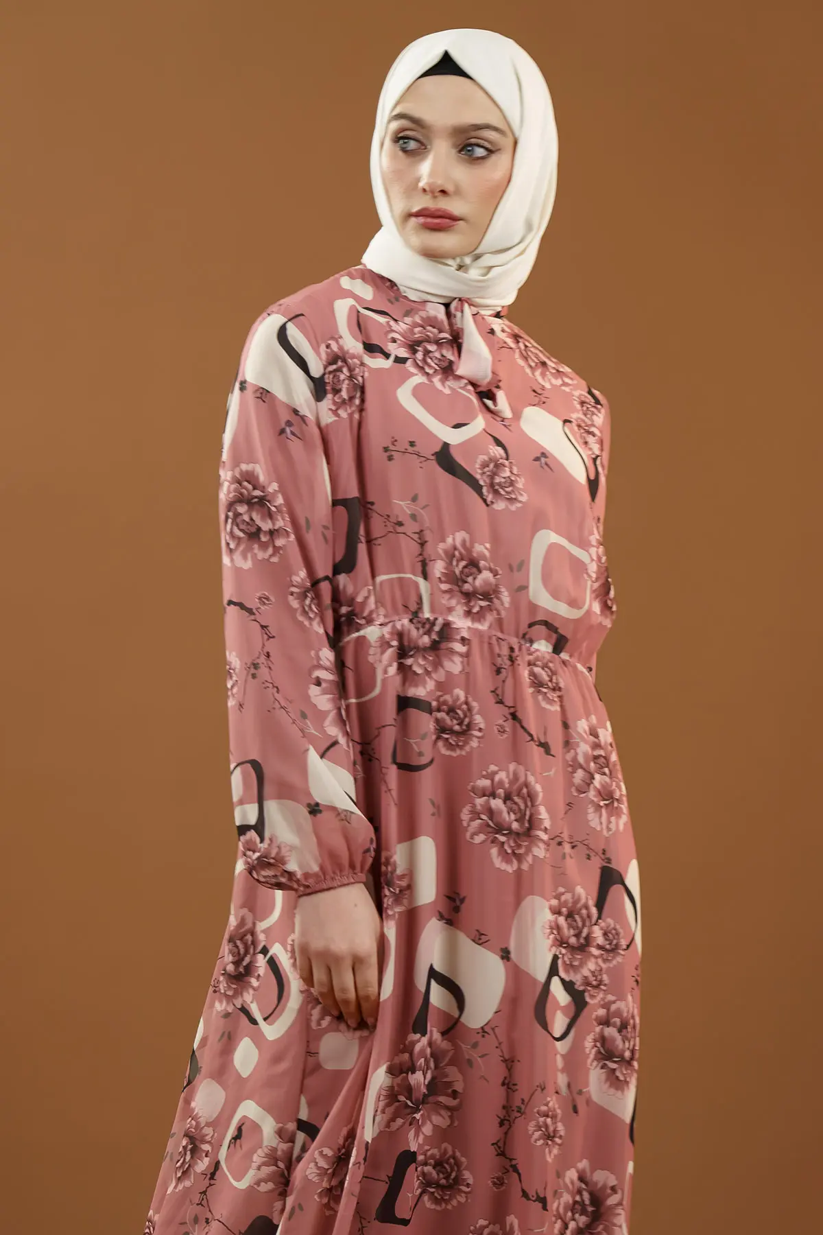 Çiçek Desenli Somon Tesettür Elbise-detail
