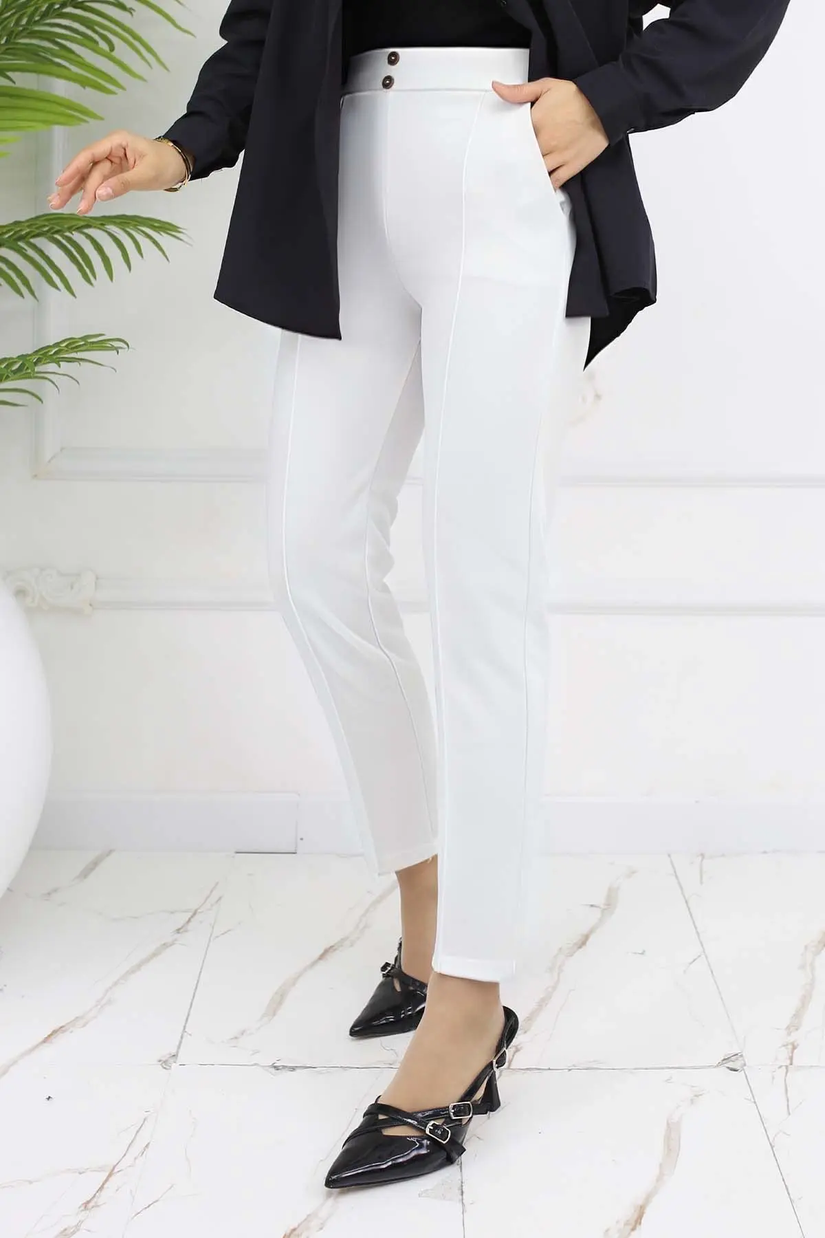 Çift Düğme Detaylı Cepli Havuç Pantolon Beyaz 3045-detail