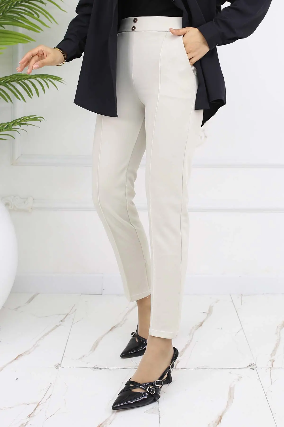 Çift Düğme Detaylı Cepli Havuç Pantolon Taş Rengi 3045-detail