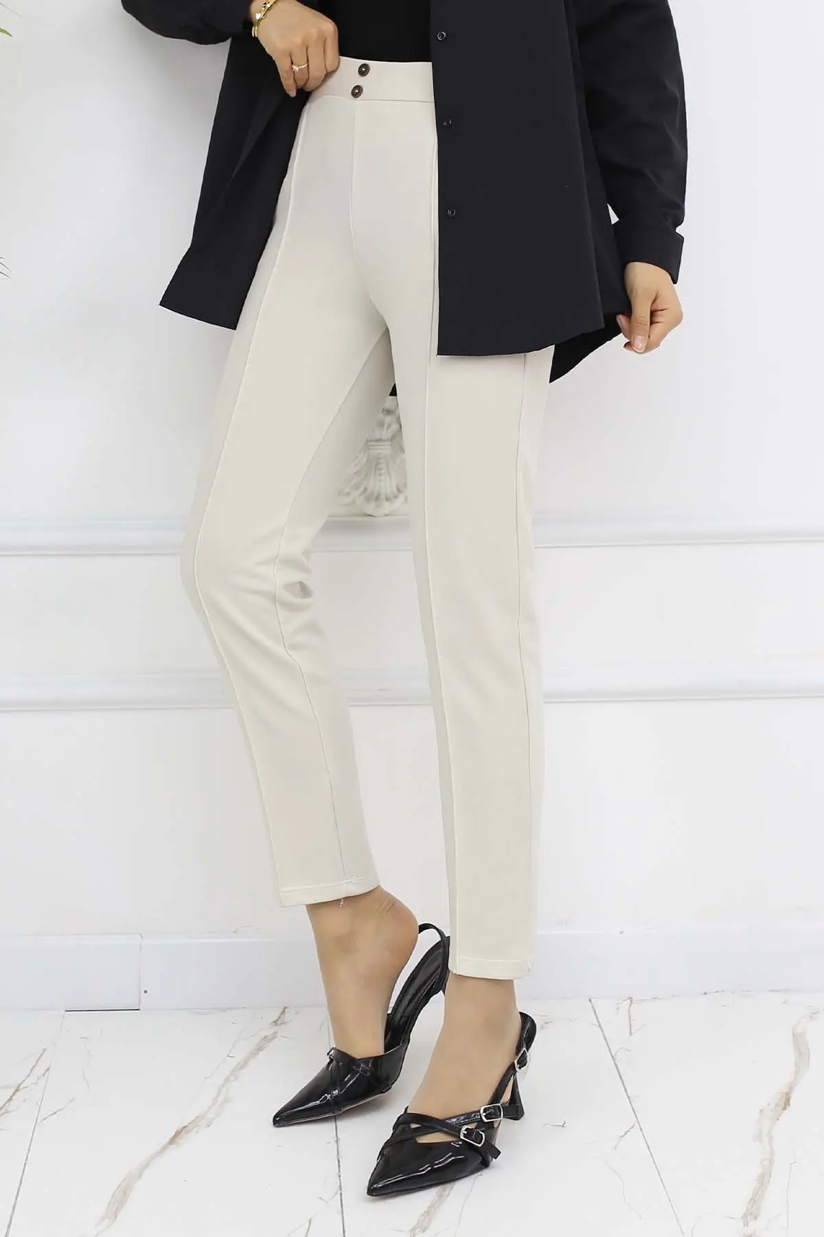 Çift Düğme Detaylı Cepli Havuç Pantolon Taş Rengi 3045-detail