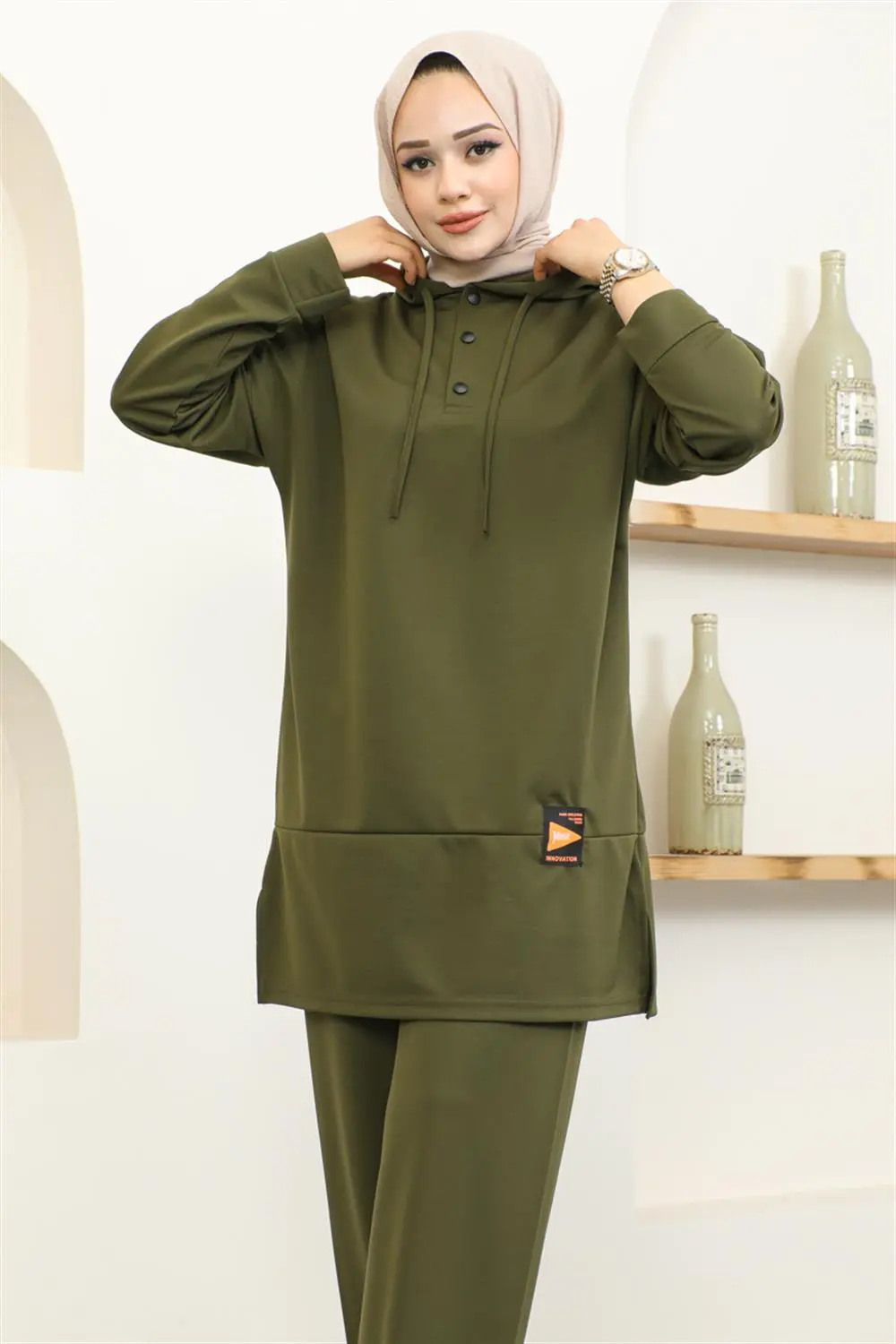 Snapback Sports Suit-detail