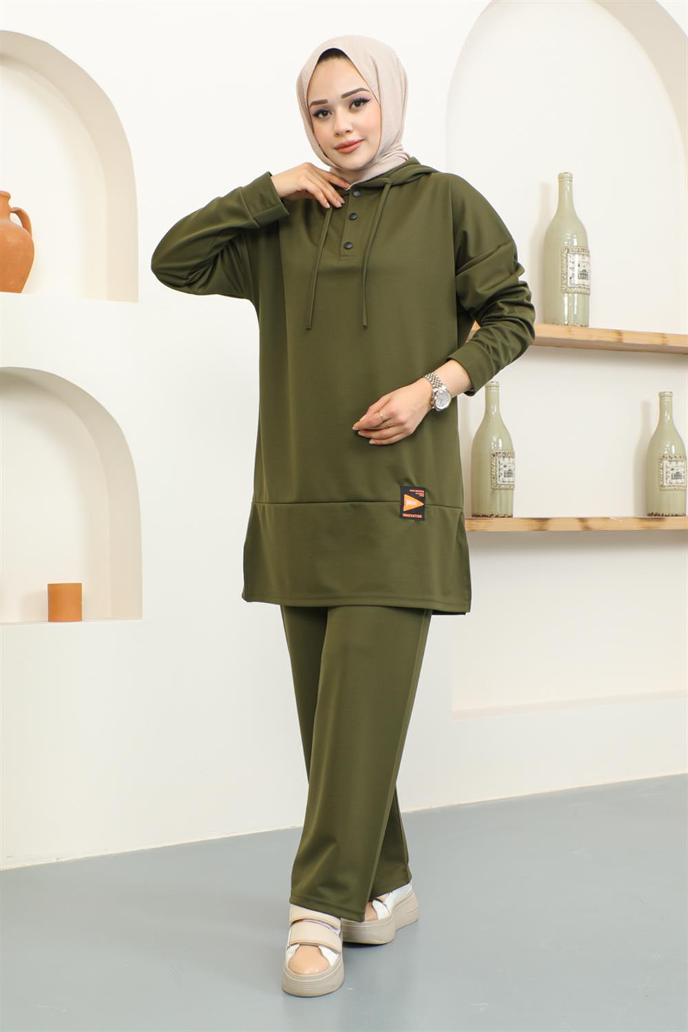 Snapback Sports Suit