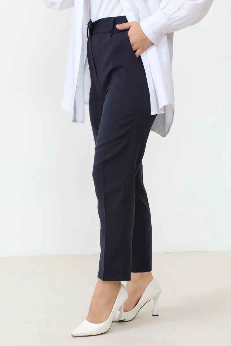 Skinny Leg Trousers-detail