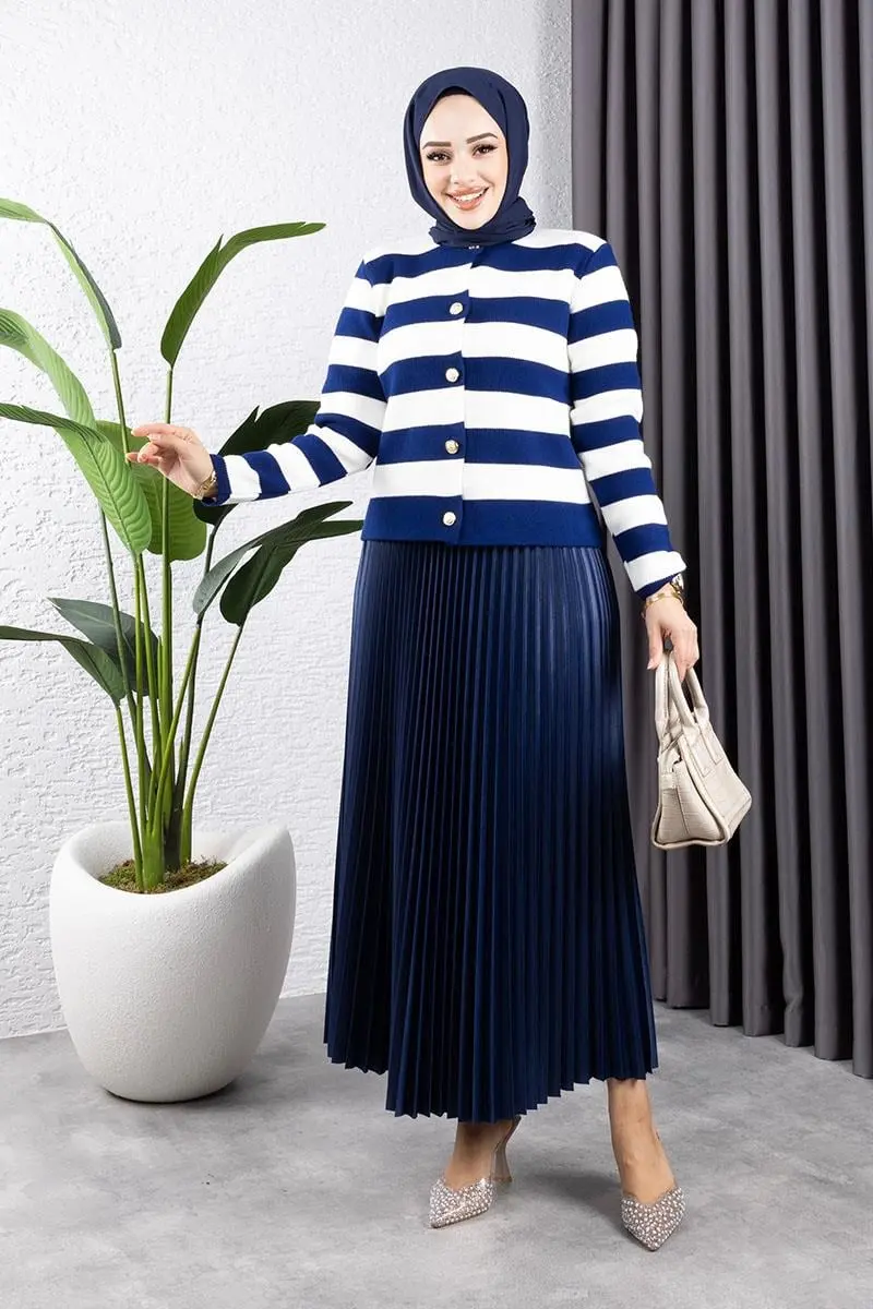 Leather Look Pleated Skirt-detail