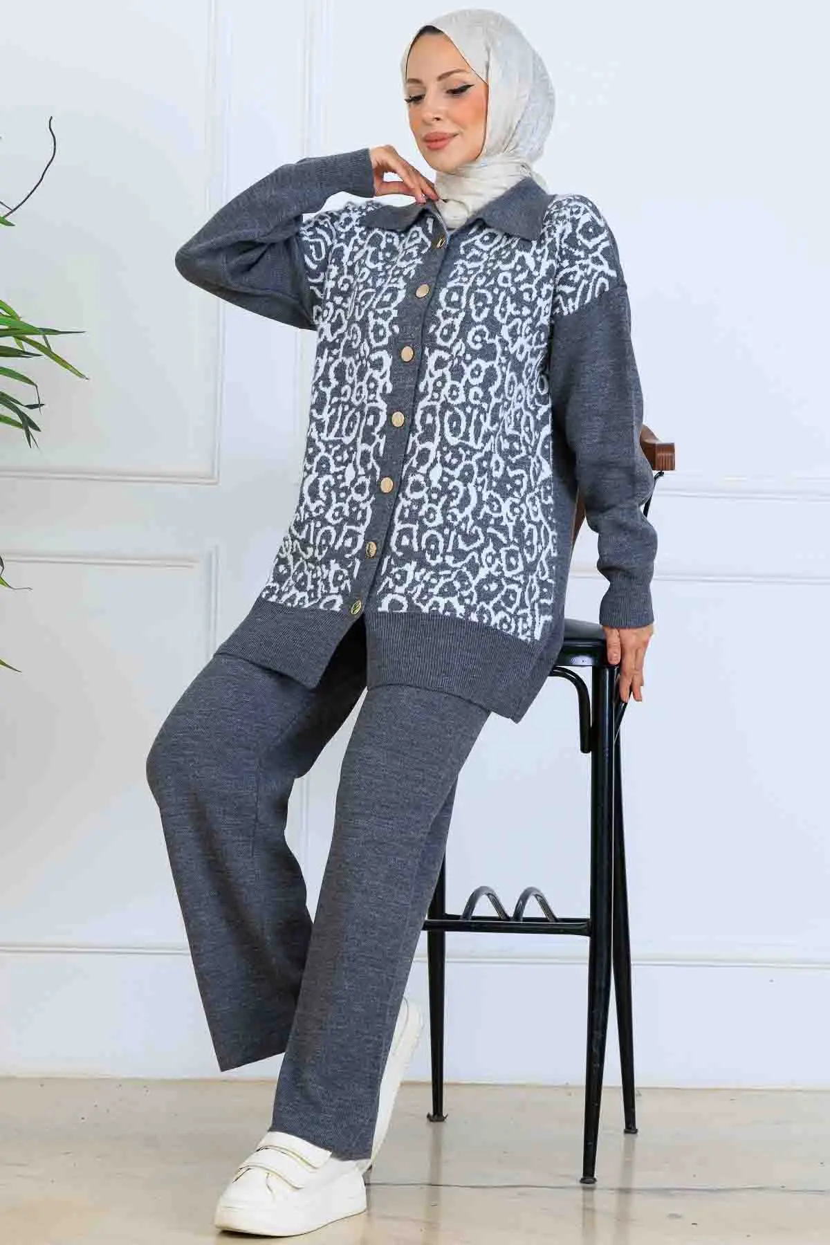 Desenli Düğme Detaylı Triko Takım-detail