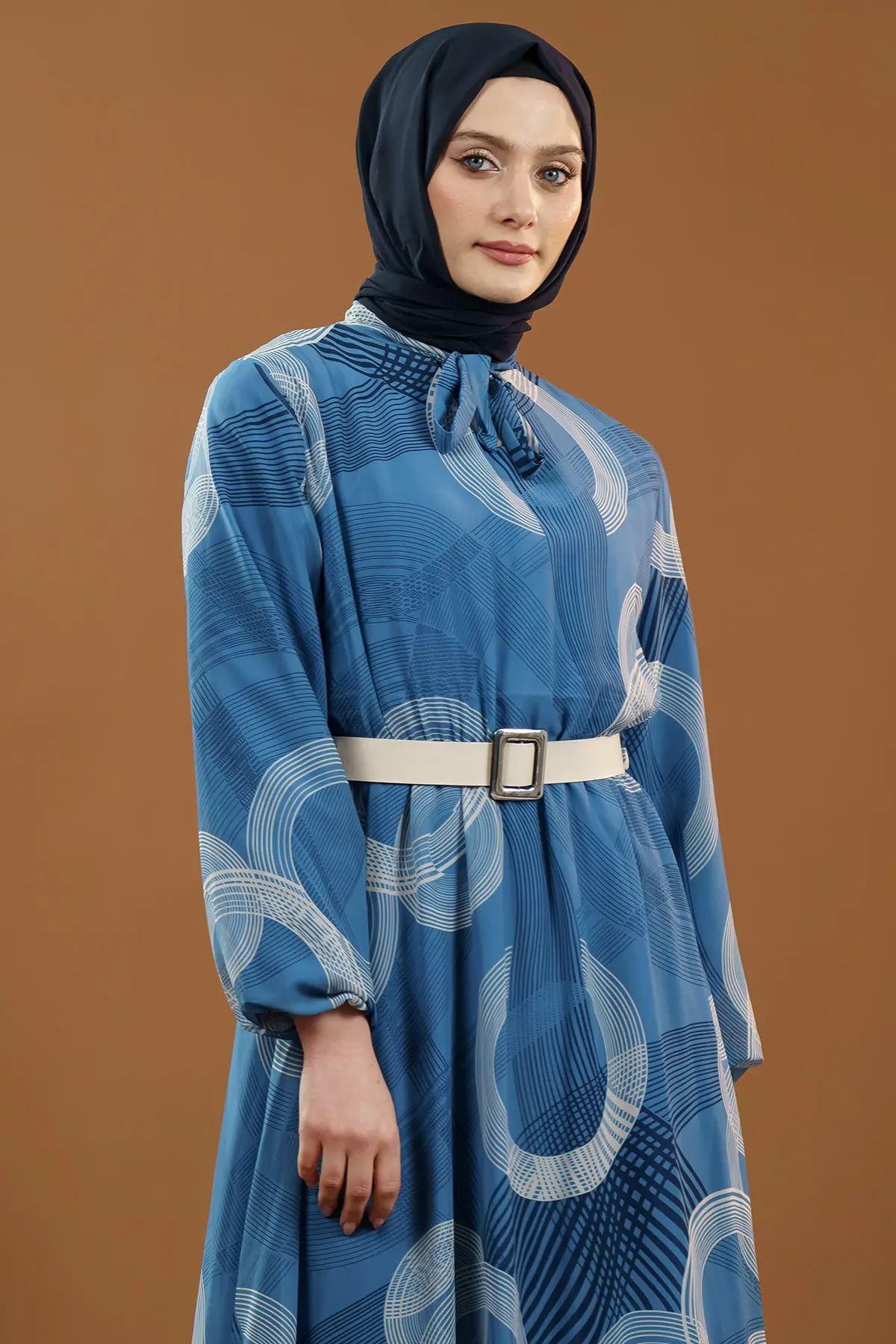 Desenli Kemerli Lacivert Tesettür Elbise-detail