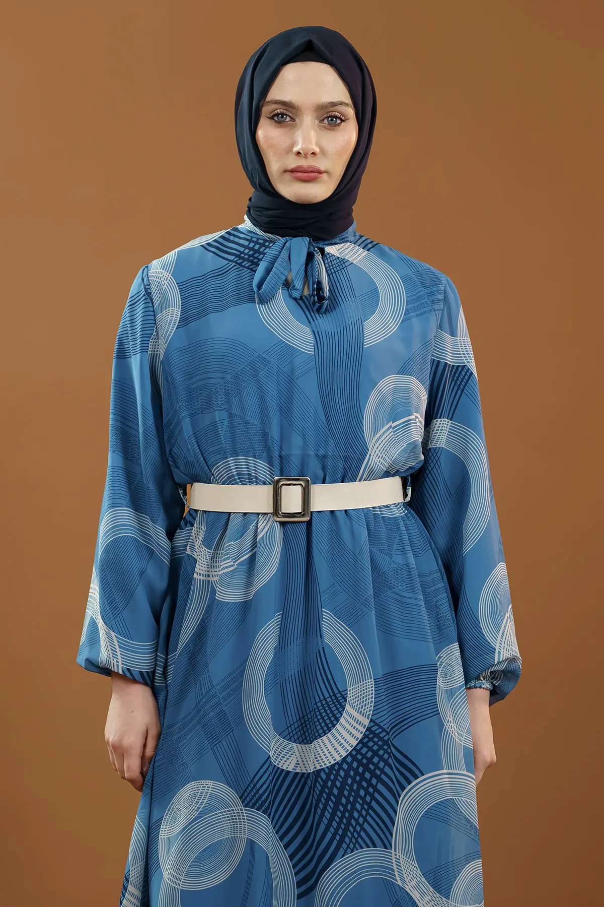 Desenli Kemerli Lacivert Tesettür Elbise-detail