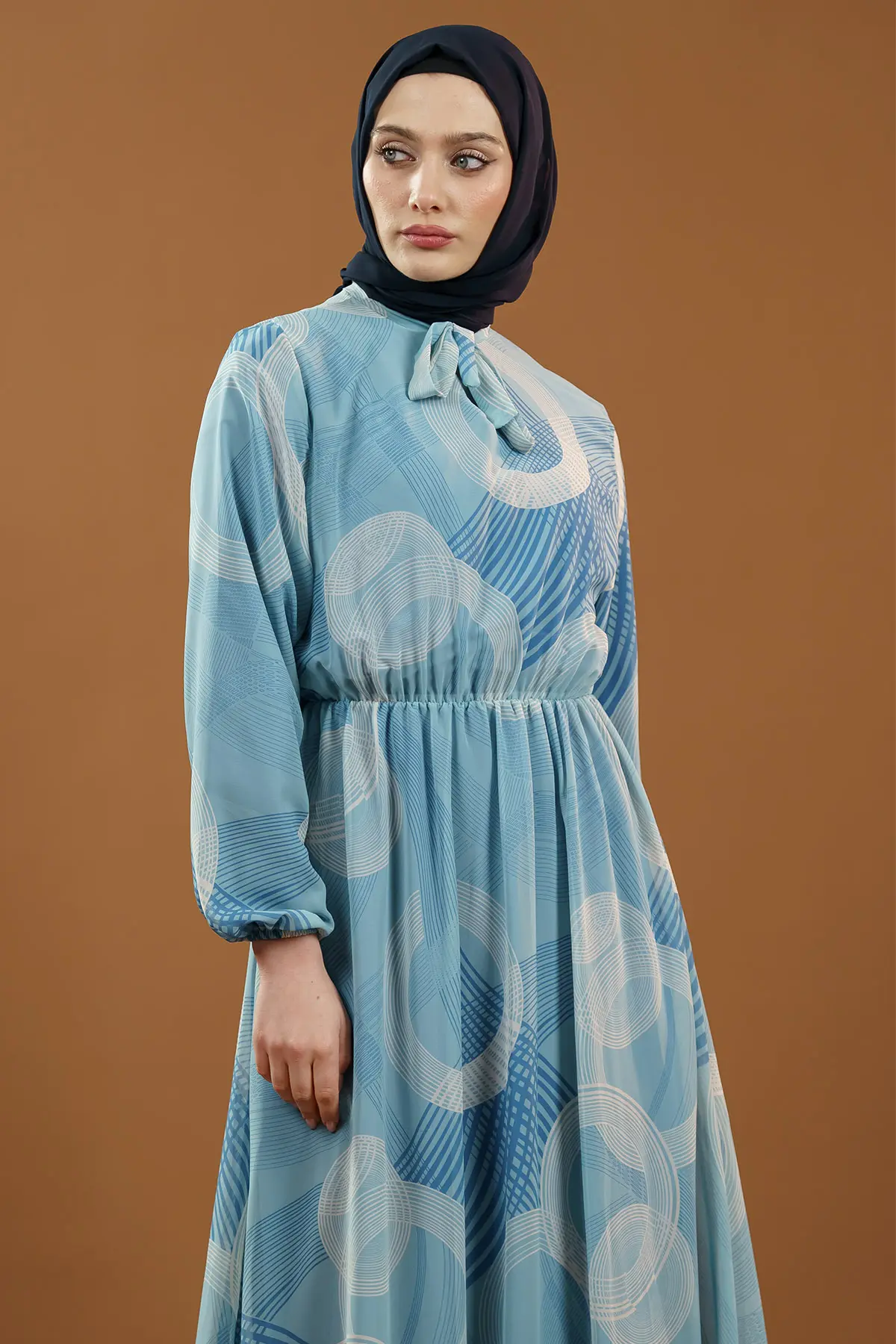 Desenli Kemerli Mavi Tesettür Elbise-detail