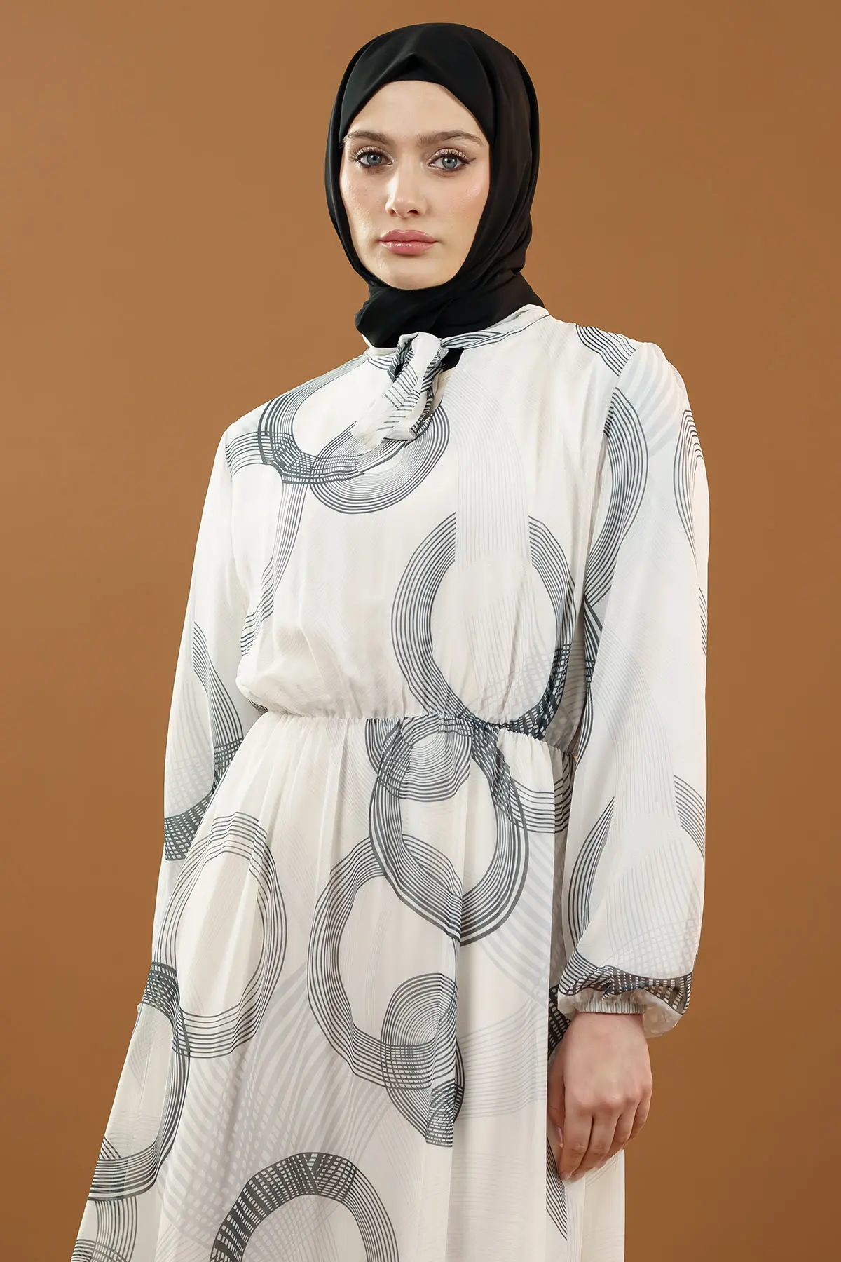 Desenli Kemerli Tesettür Elbise-detail