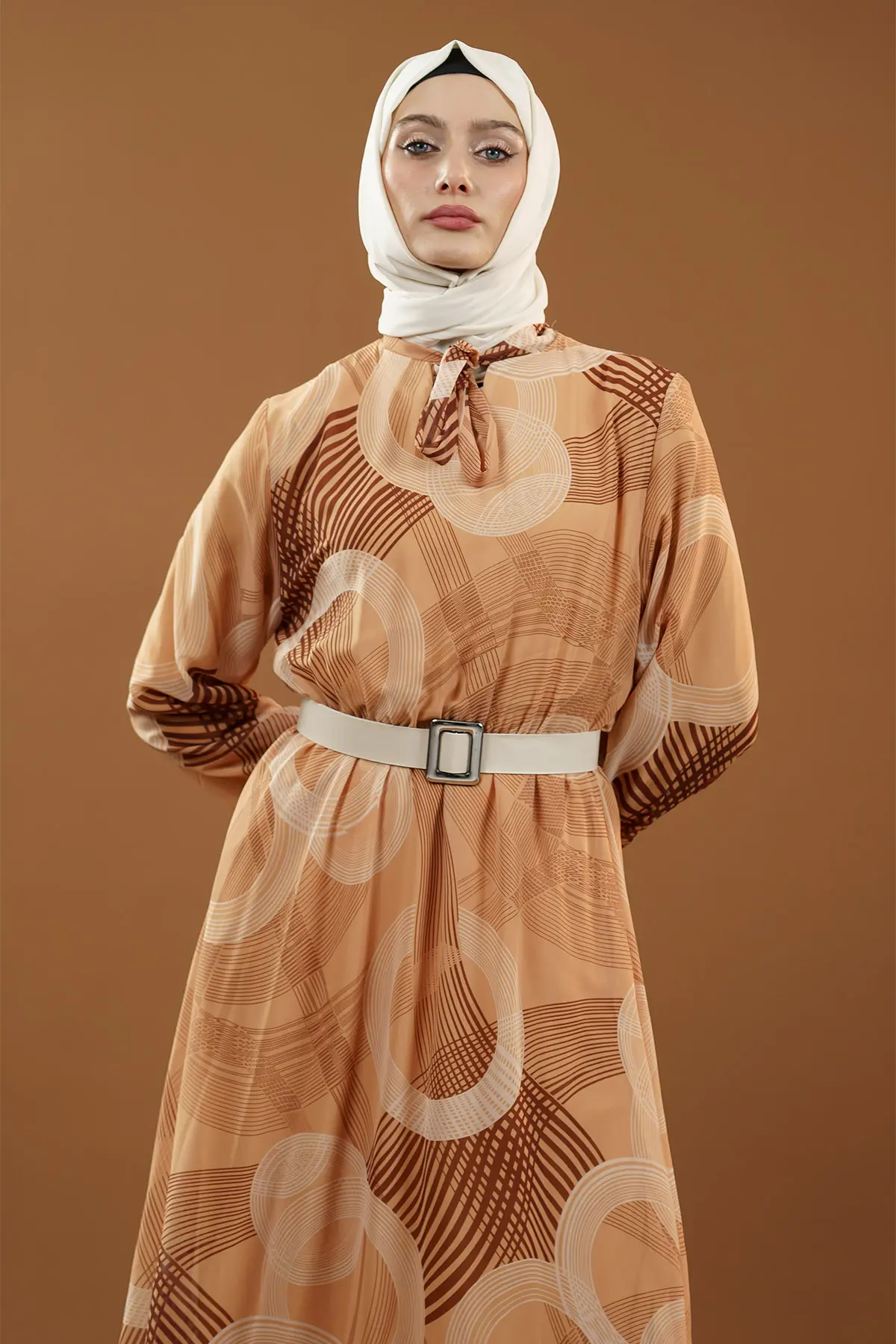 Desenli Kemerli Tesettür Elbise-detail
