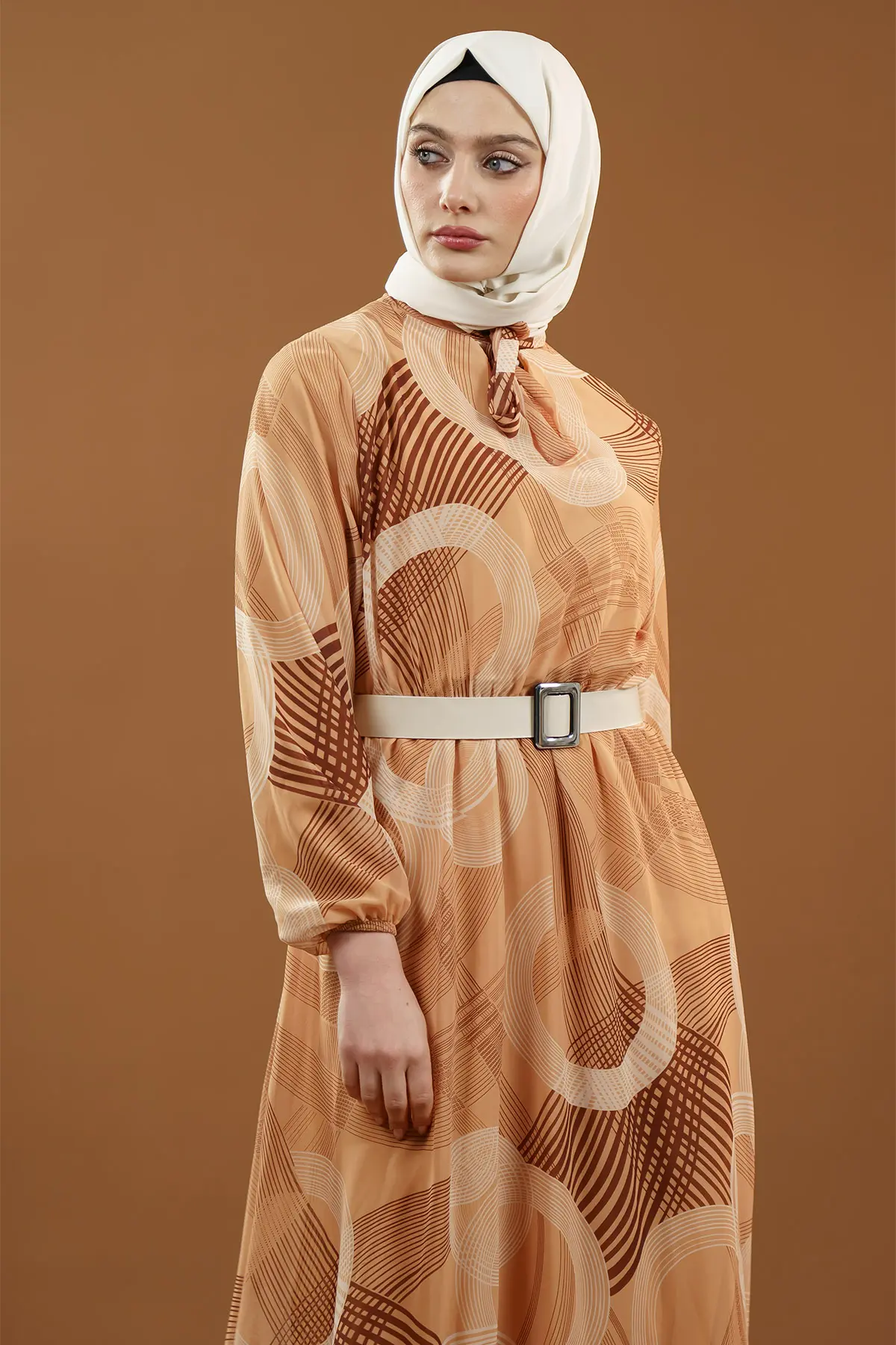 Desenli Kemerli Tesettür Elbise-detail