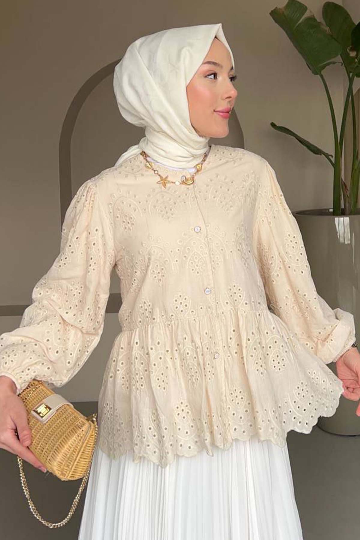 Düğme Detaylı Brode Gömlek