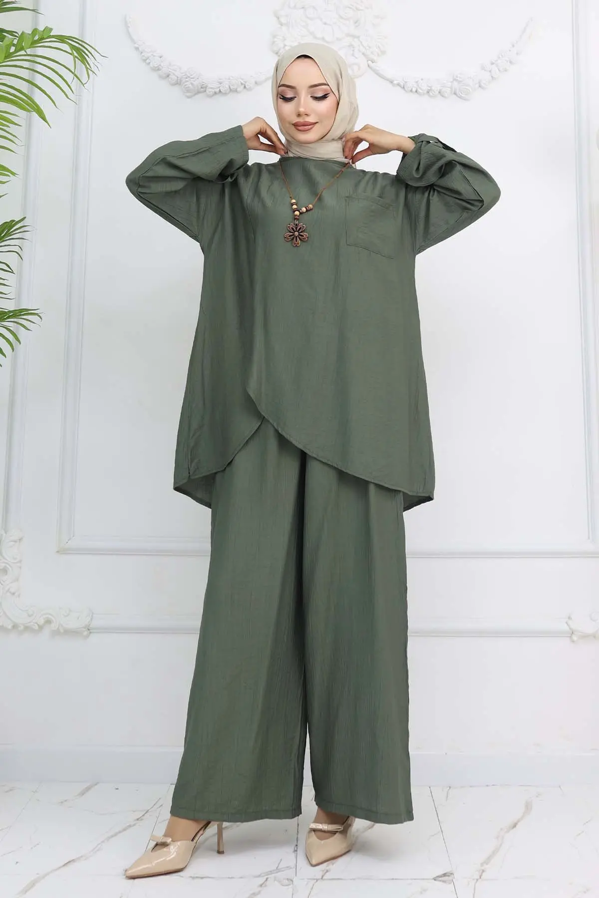 Button Detailed Necklace Two Piece Set-detail