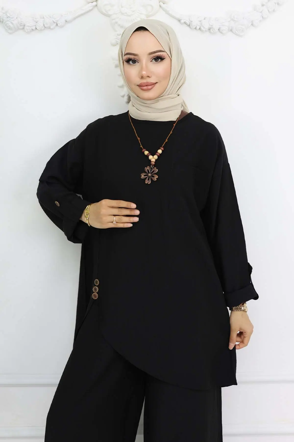 Button Detailed Necklace Two Piece Set-detail