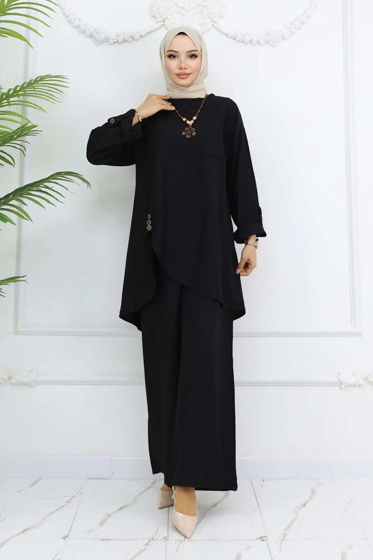 Button Detailed Necklace Two Piece Set-detail