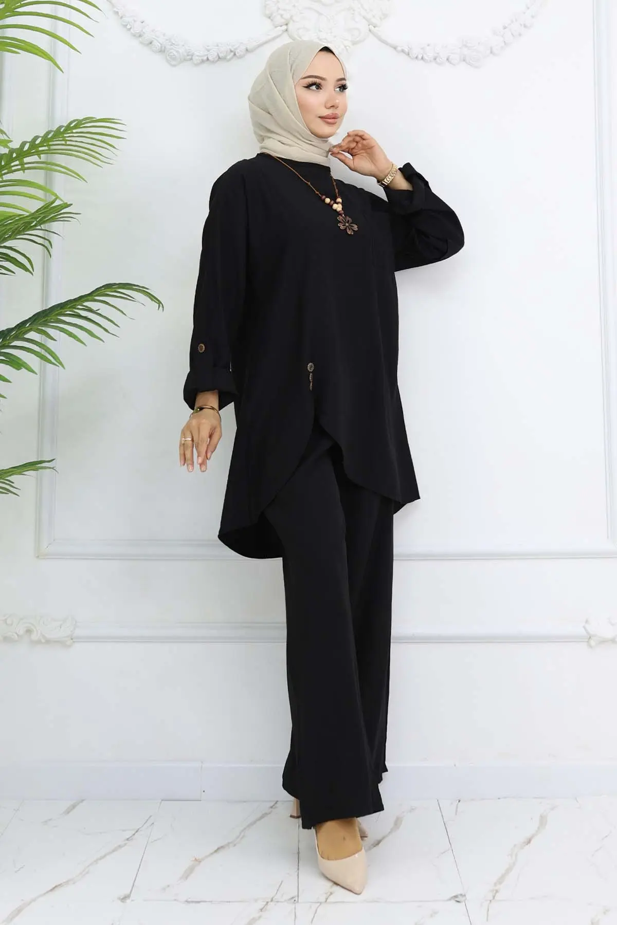 Button Detailed Necklace Two Piece Set-detail