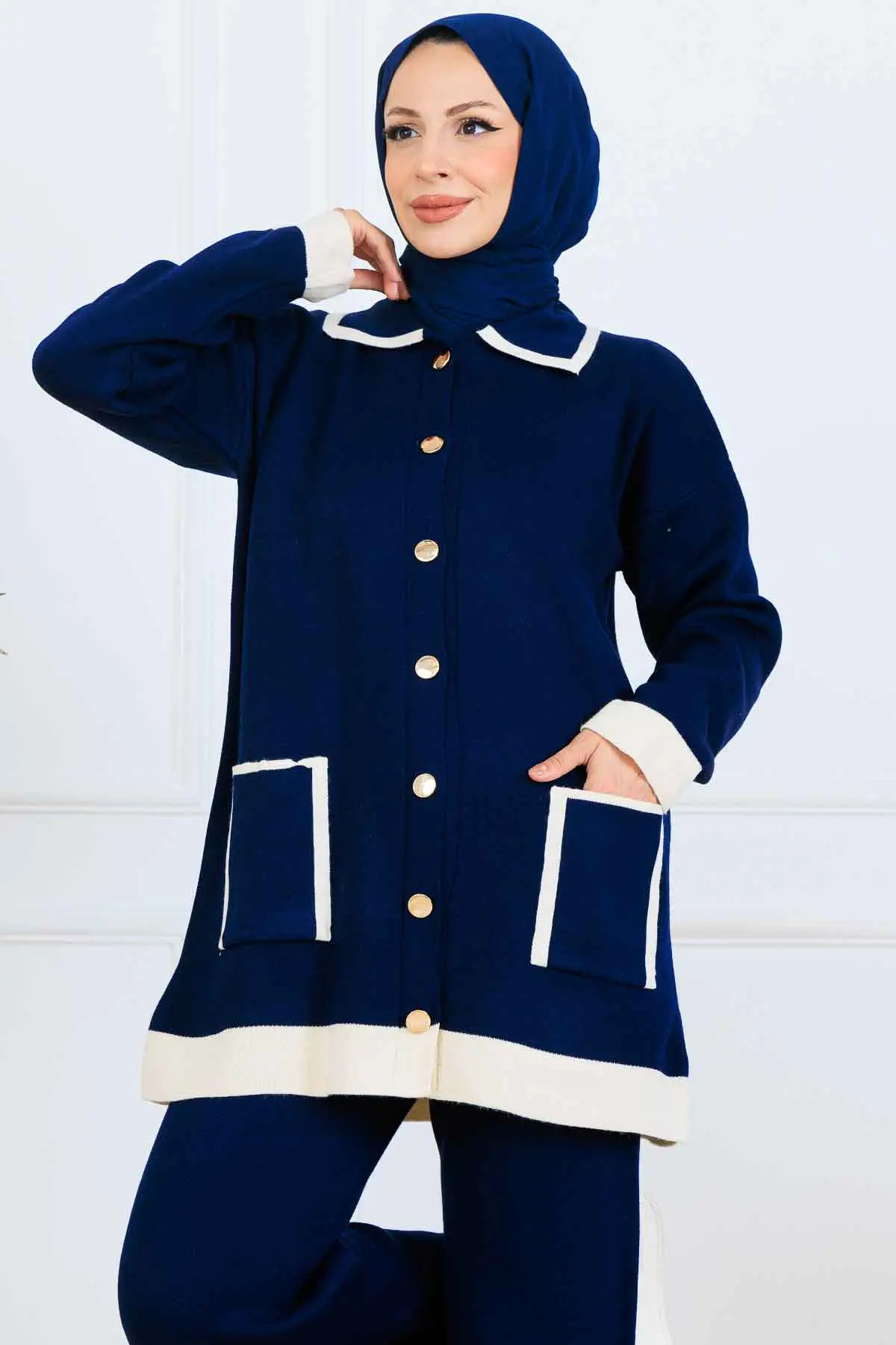 Düğmeli Çizgi Detaylı Triko Takım-detail