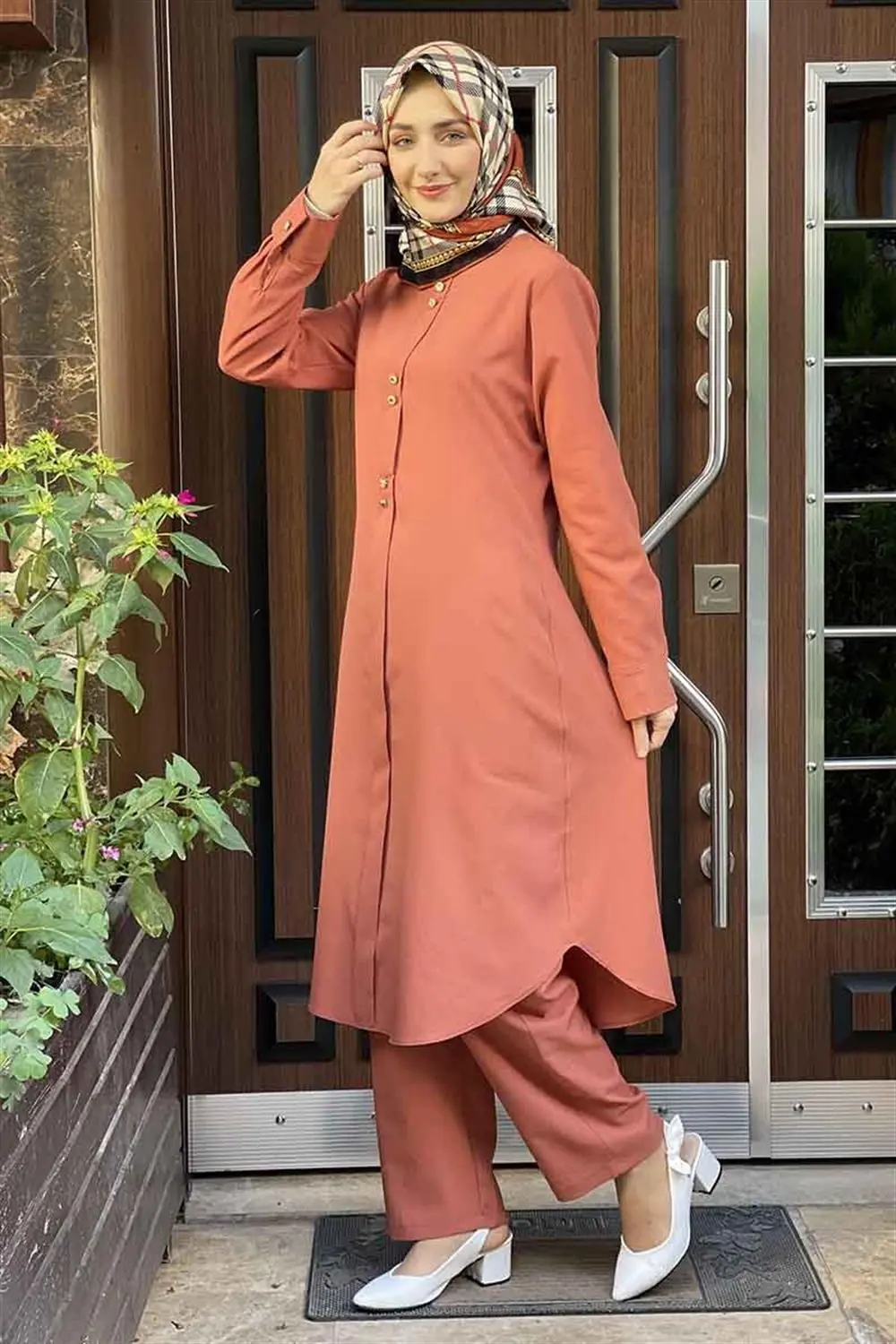 Buttoned Double Suit-detail