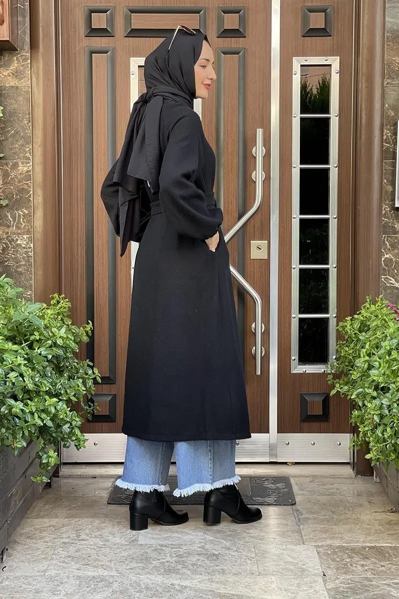 Buttoned Cashmere Cap-detail