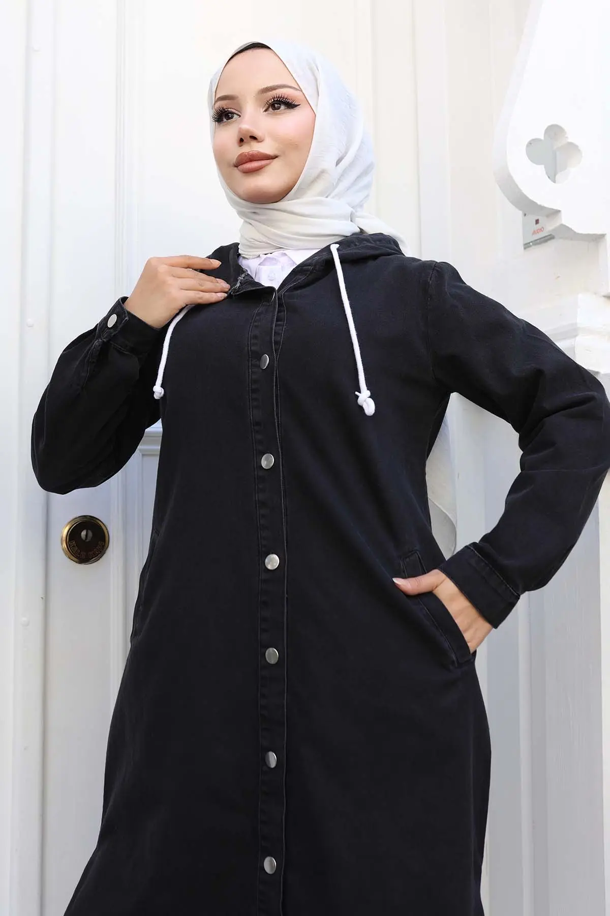 Buttoned Denim Cap-detail