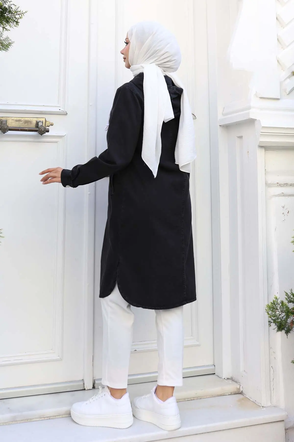 Buttoned Denim Cap-detail