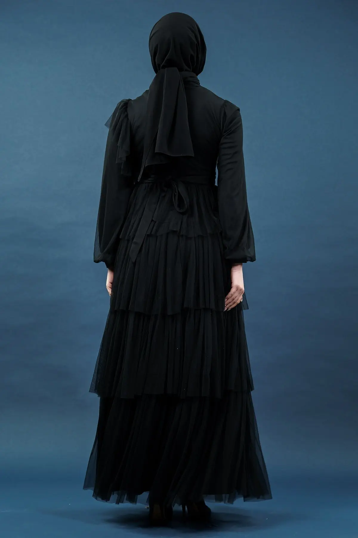 Eteği Kat Detaylı Siyah Tesettür Elbise-detail