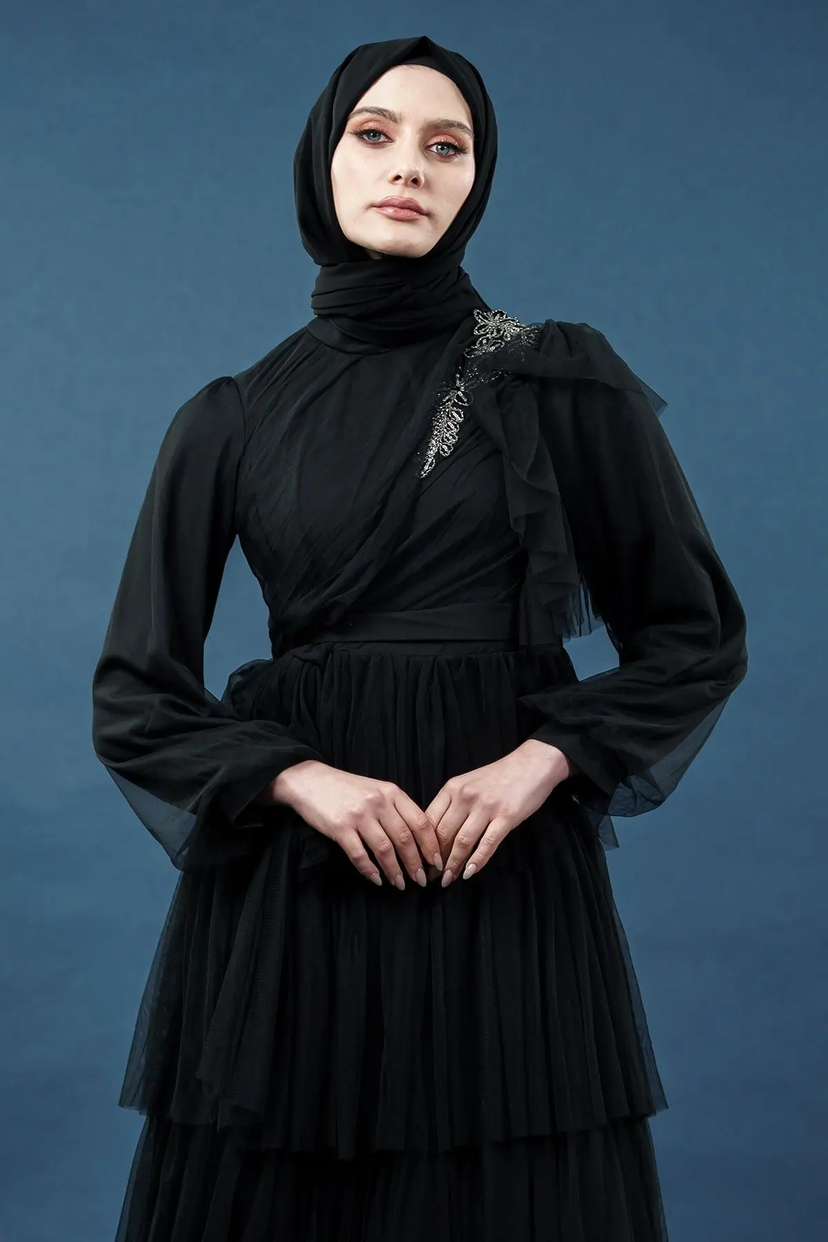 Eteği Kat Detaylı Siyah Tesettür Elbise-detail