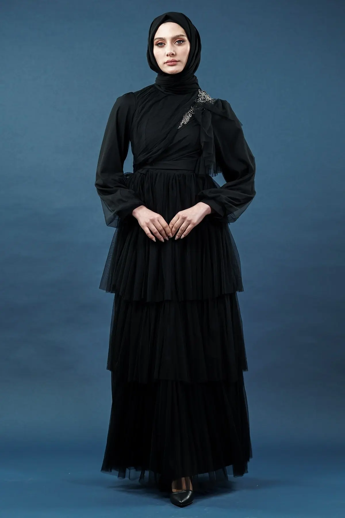 Eteği Kat Detaylı Siyah Tesettür Elbise-detail