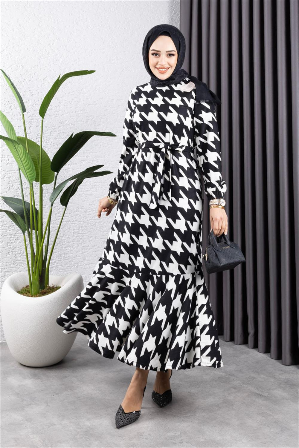 Eteği Volanlı Desenli Elbise