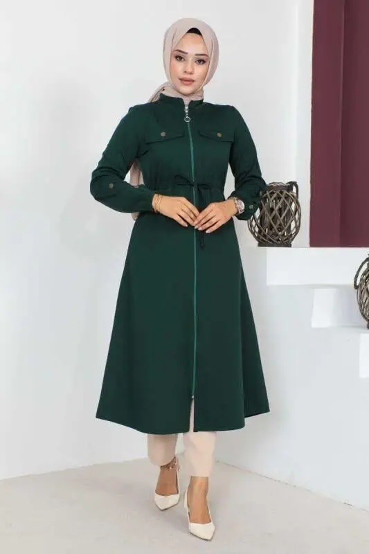 Zippered Sports Cape-detail