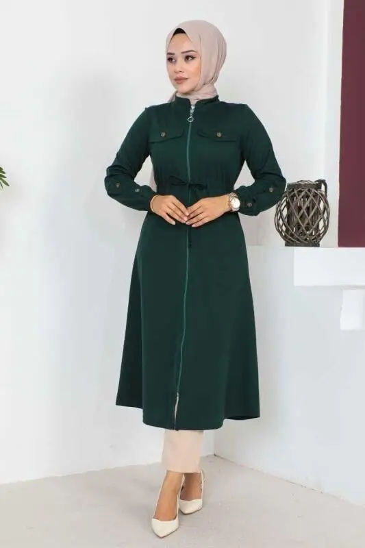 Zippered Sports Cape-detail