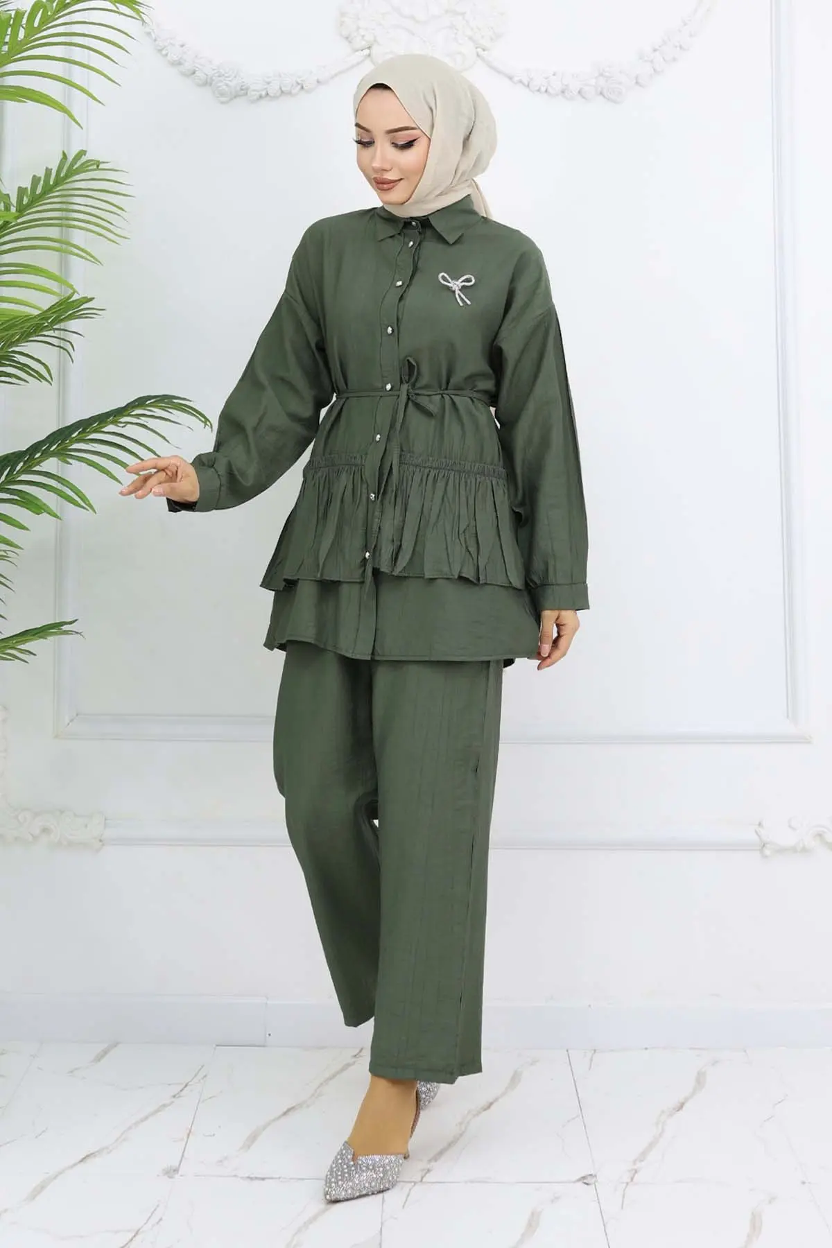 Frilled Brooch Detailed Two Piece Suit-detail