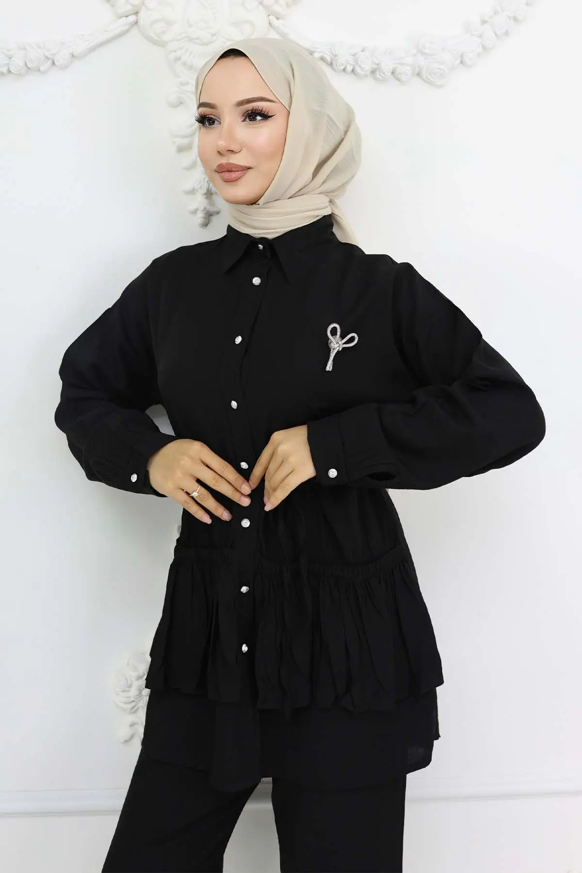 Frilled Brooch Detailed Two Piece Suit-detail