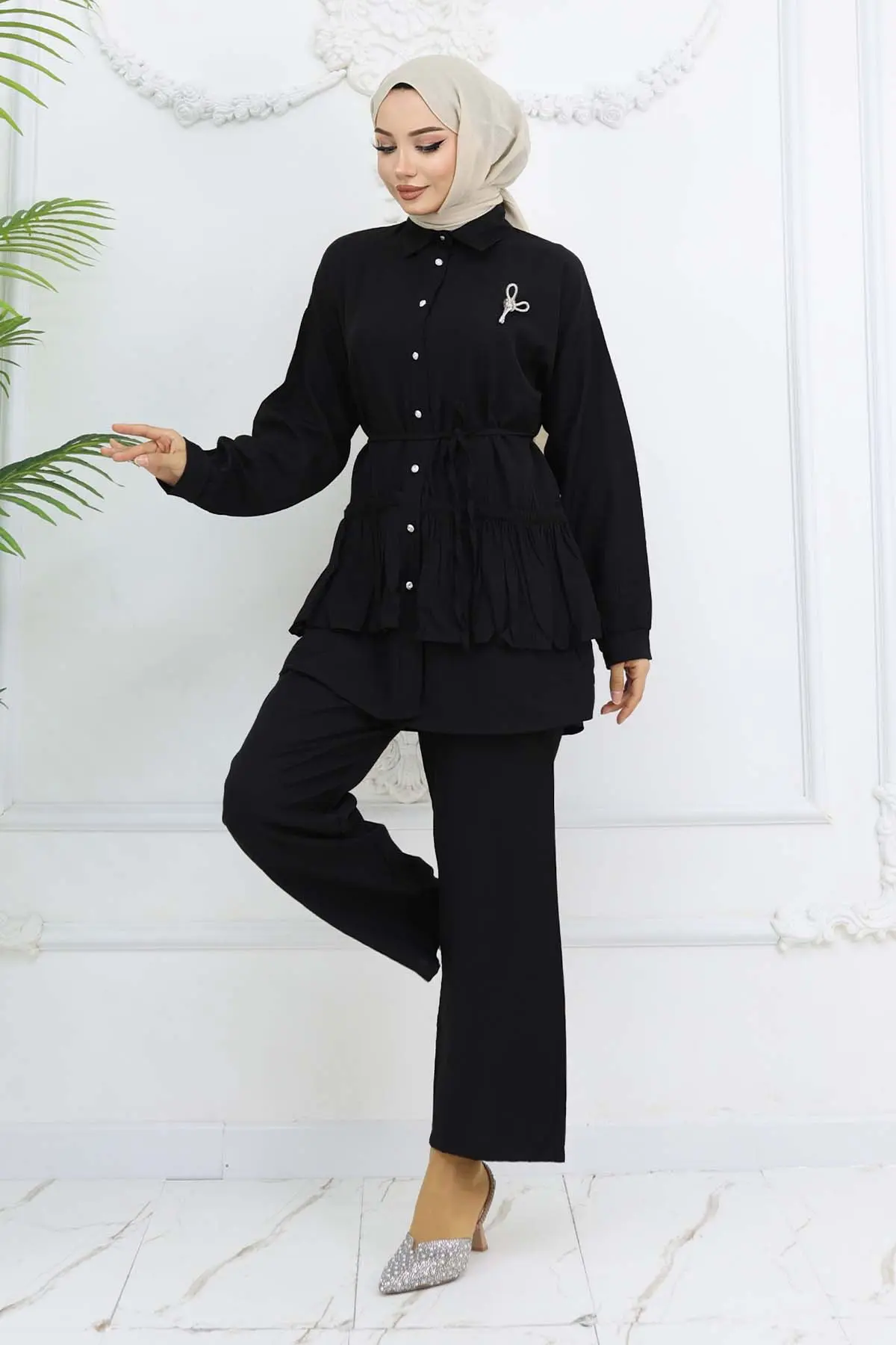 Frilled Brooch Detailed Two Piece Suit-detail