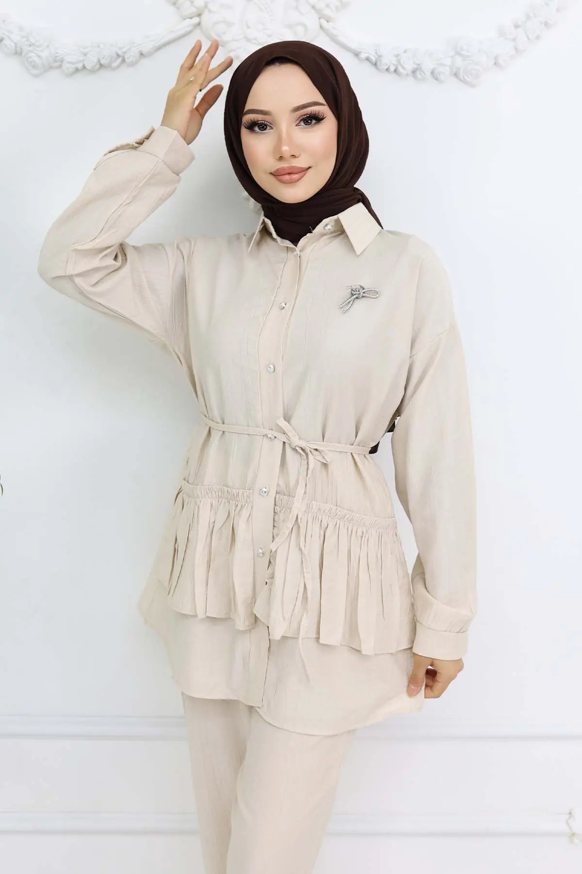 Frilled Brooch Detailed Two Piece Suit-detail