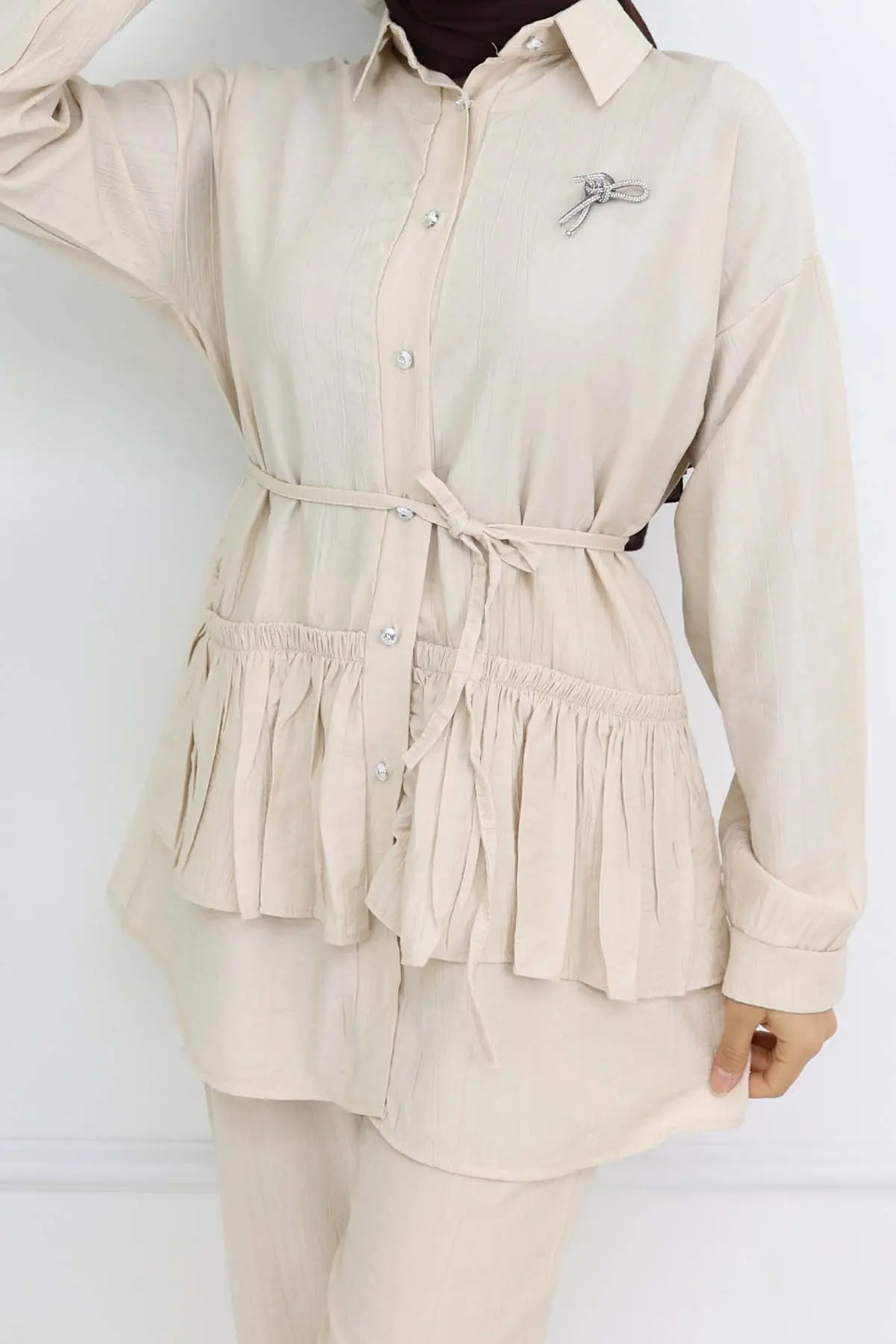 Frilled Brooch Detailed Two Piece Suit-detail