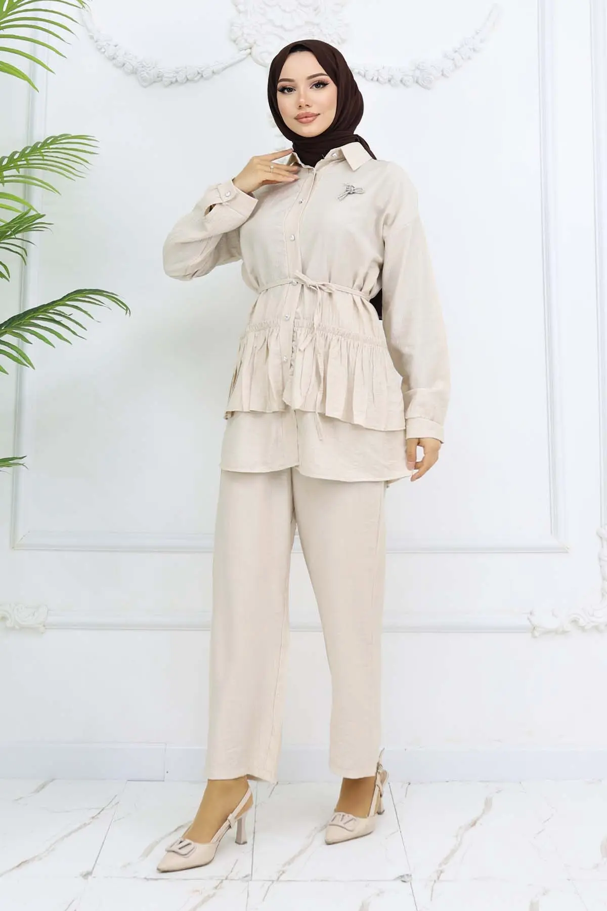 Frilled Brooch Detailed Two Piece Suit-detail