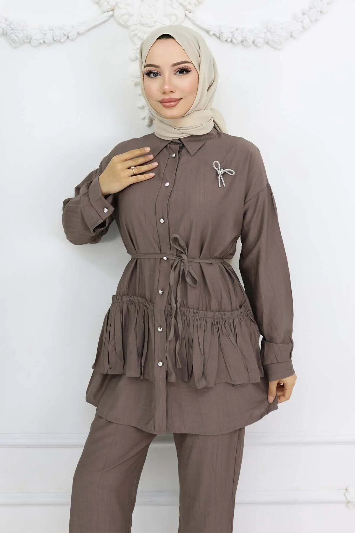 Frilled Brooch Detailed Two Piece Suit-detail