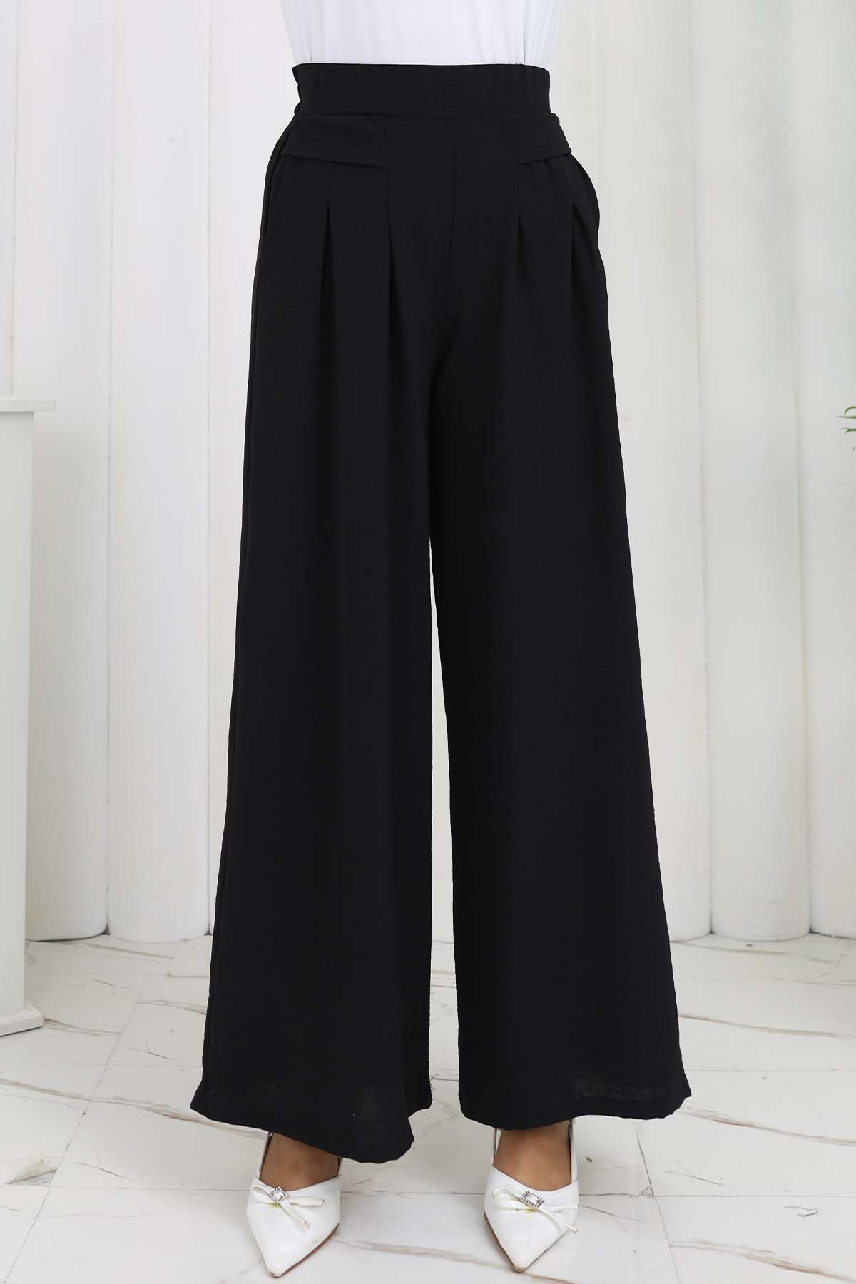 Wide Leg Pleated Trousers