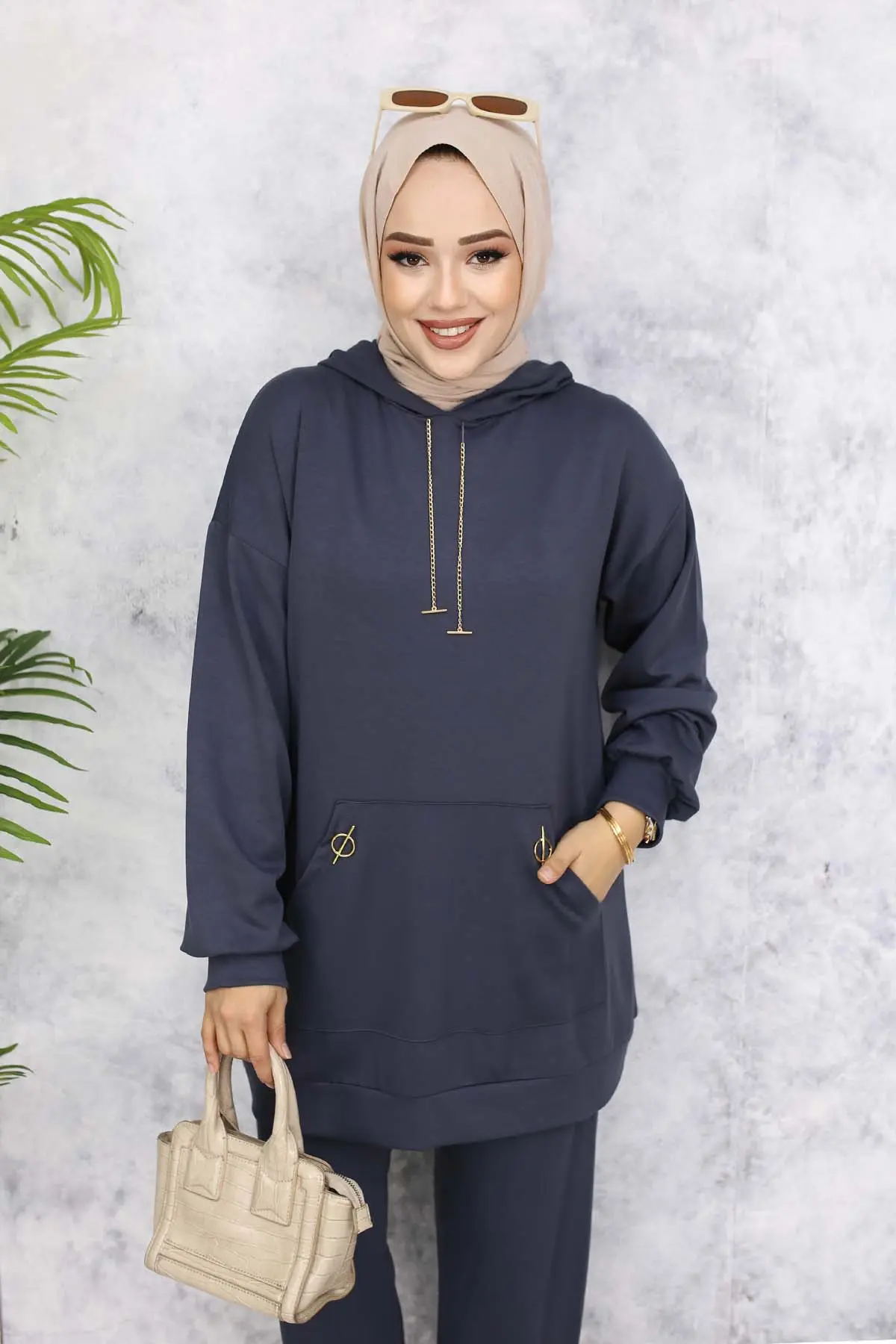 Double Set With Gold Accessories-detail