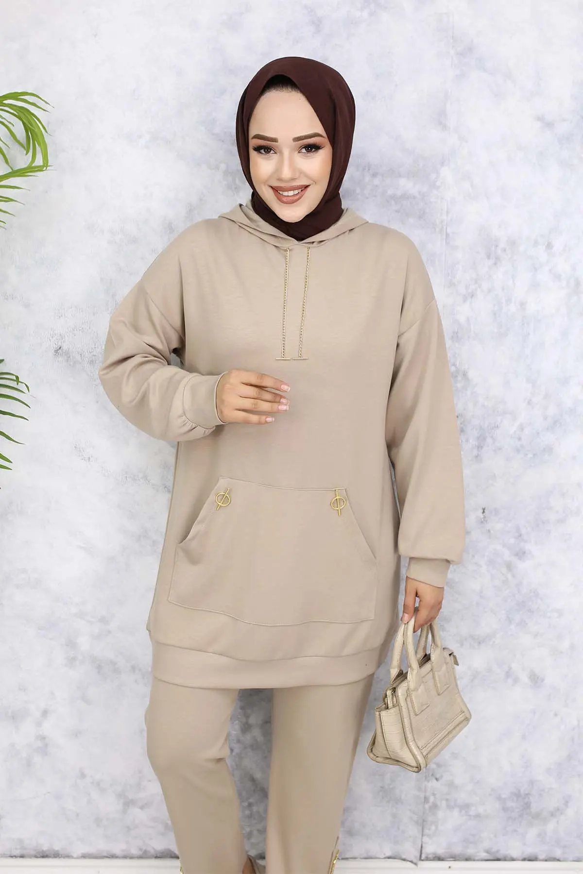 Double Set With Gold Accessories-detail