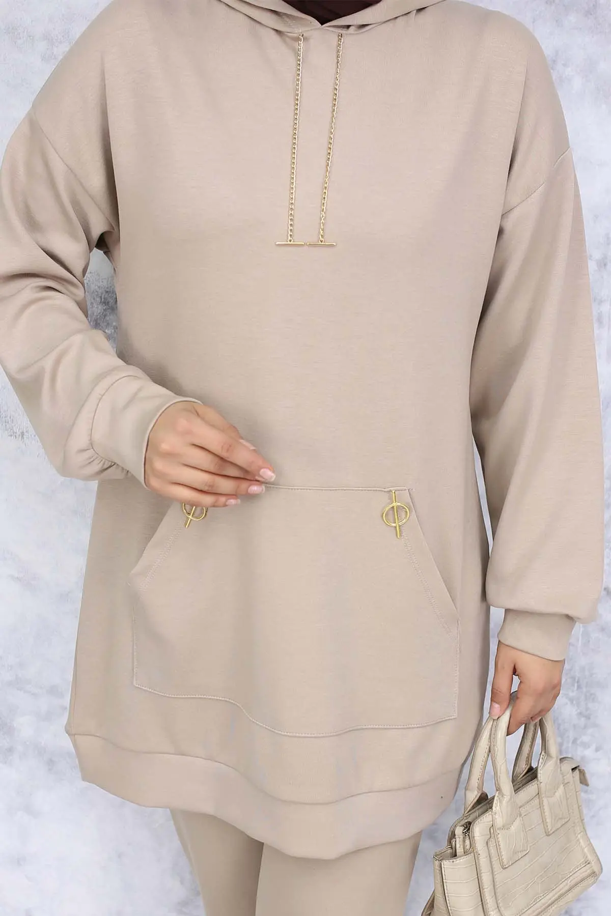 Double Set With Gold Accessories-detail