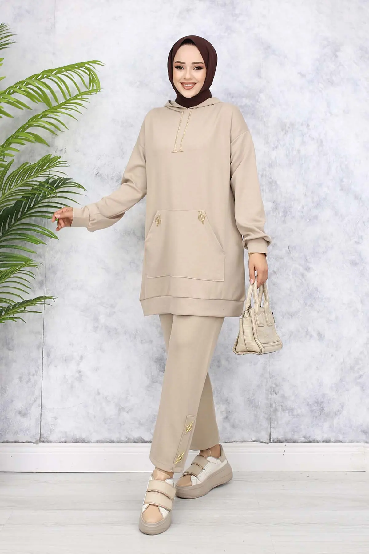 Double Set With Gold Accessories-detail