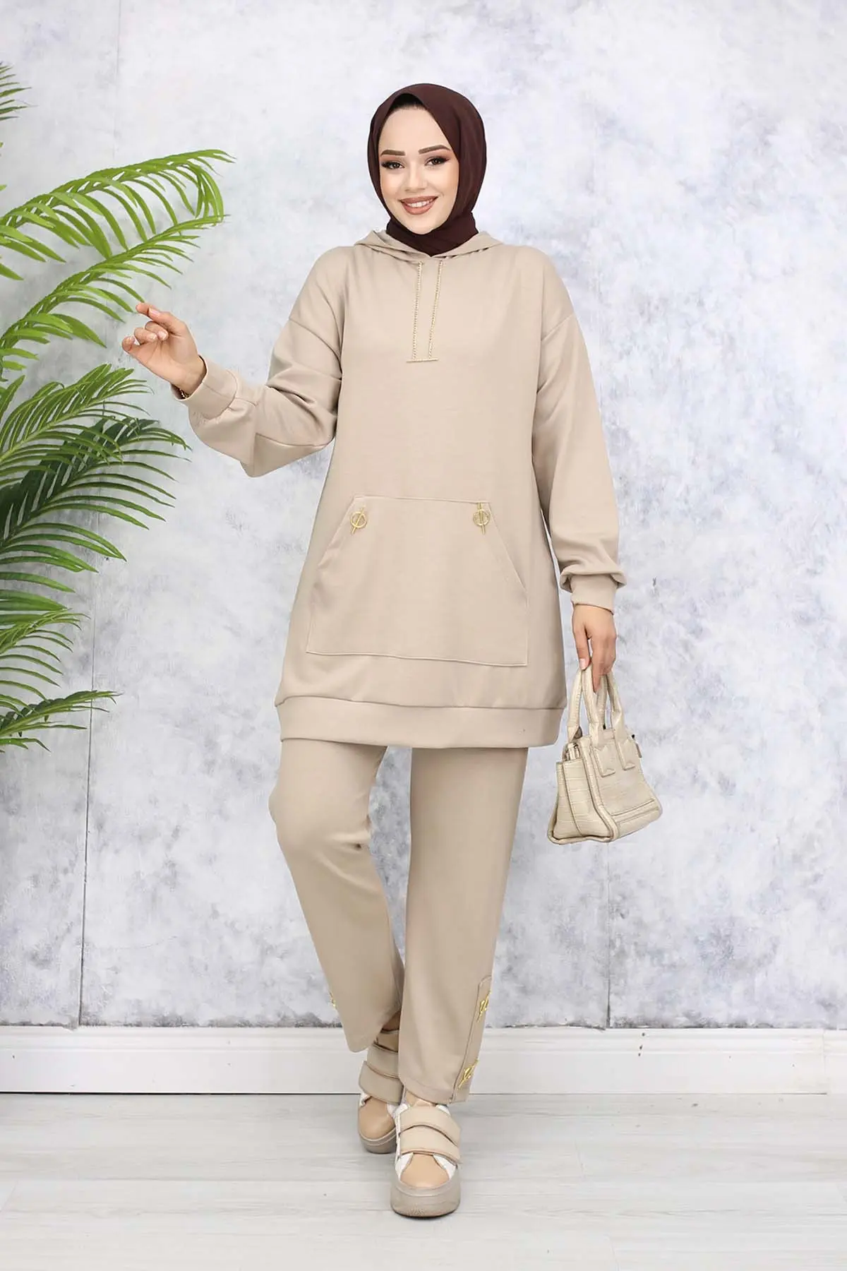 Double Set With Gold Accessories-detail