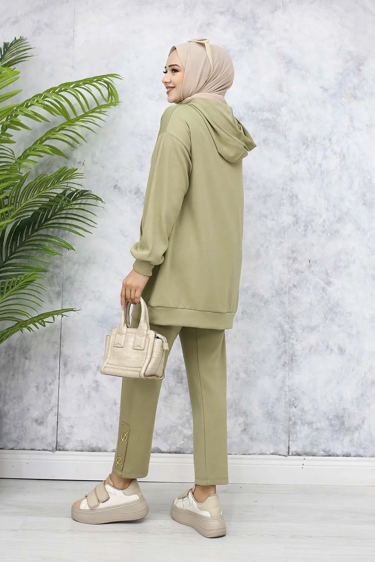 Double Set With Gold Accessories-detail