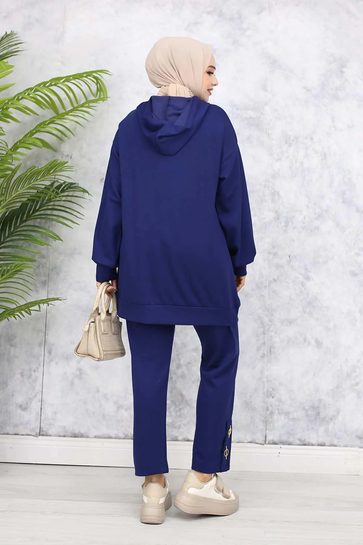 Double Set With Gold Accessories-detail