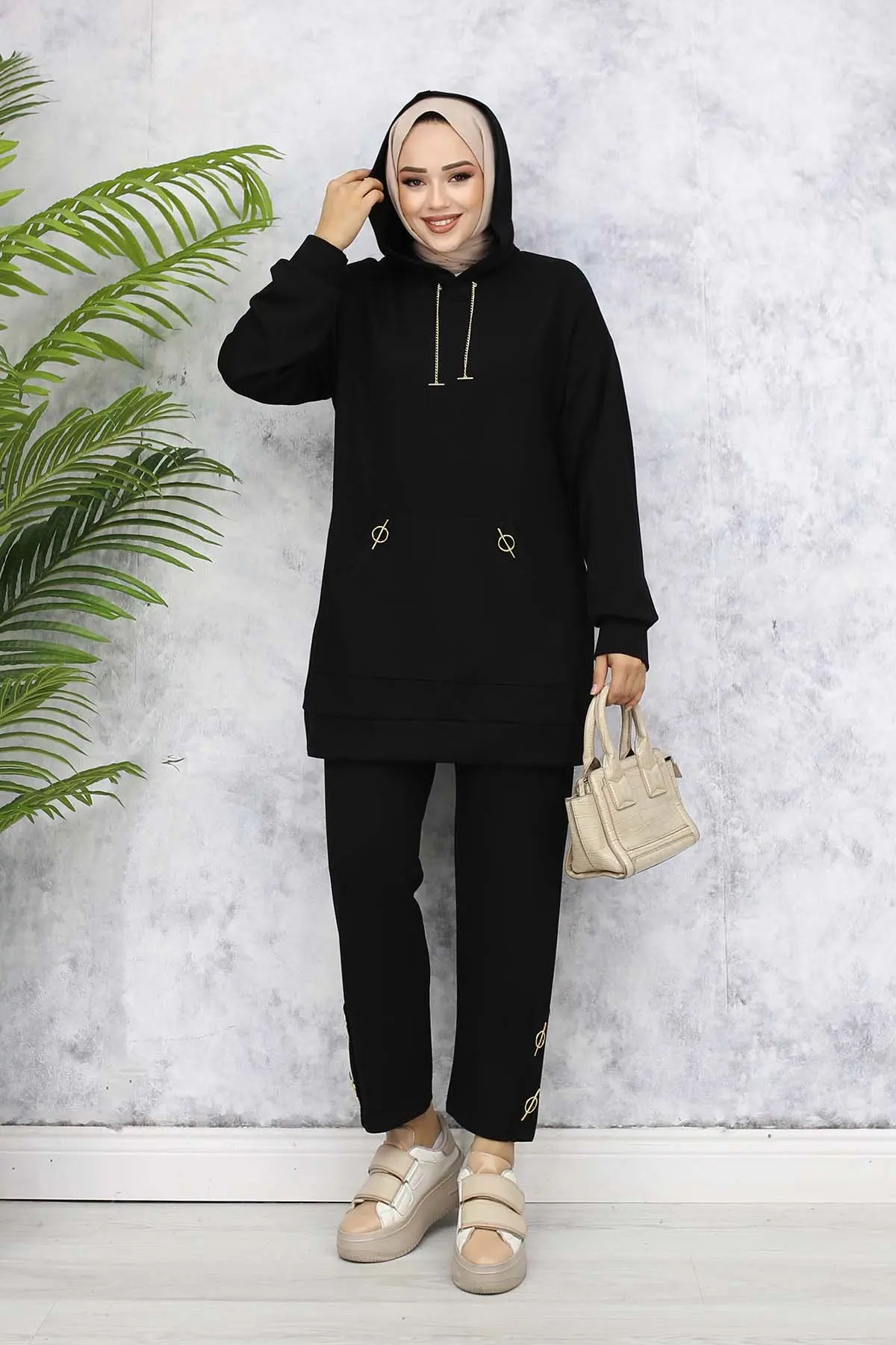 Double Set With Gold Accessories-detail