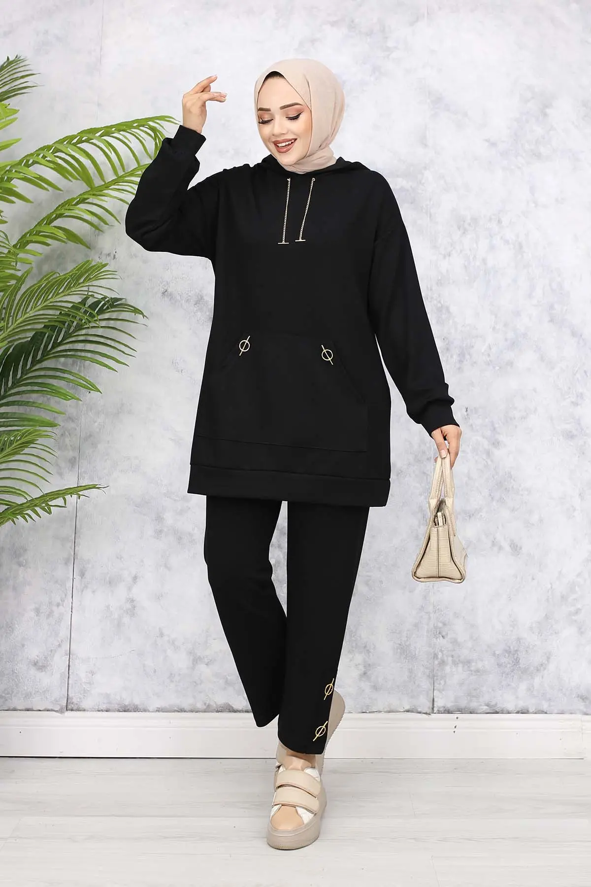 Double Set With Gold Accessories-detail