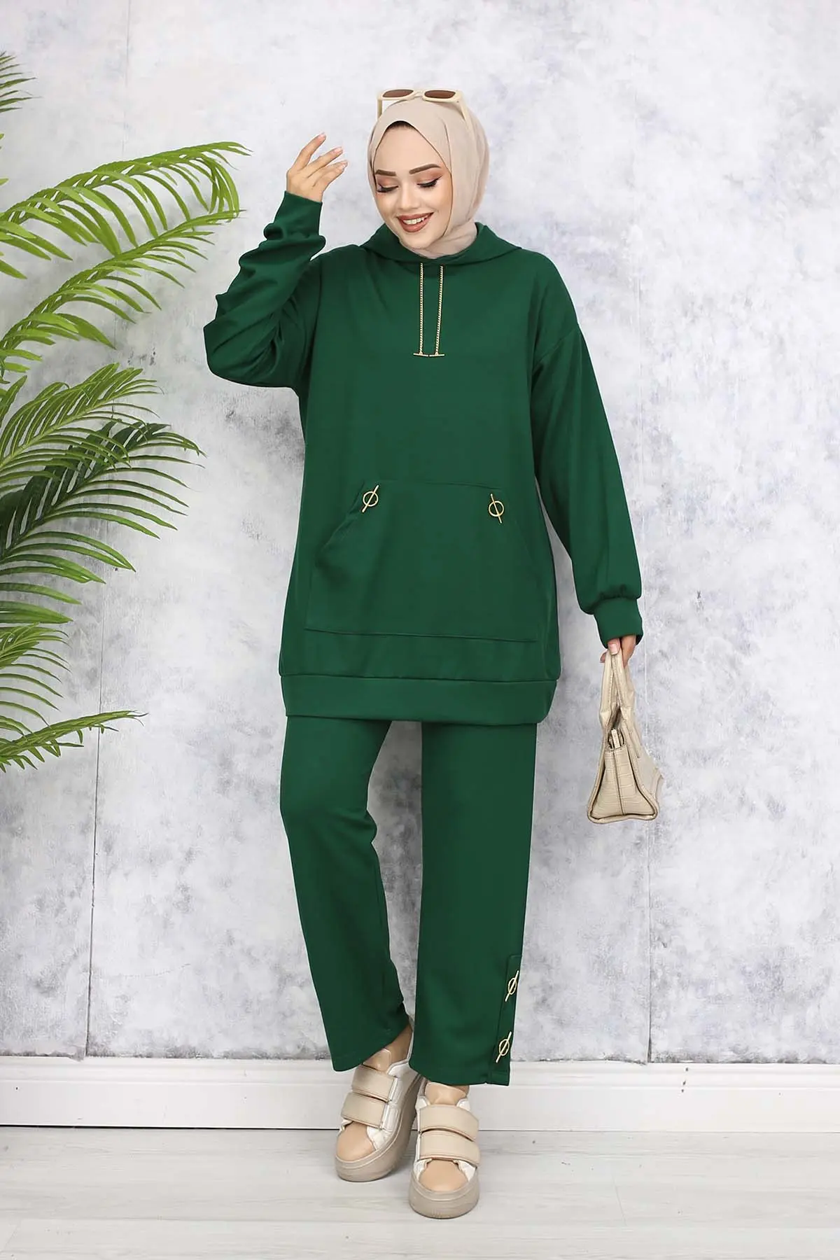 Double Set With Gold Accessories-detail