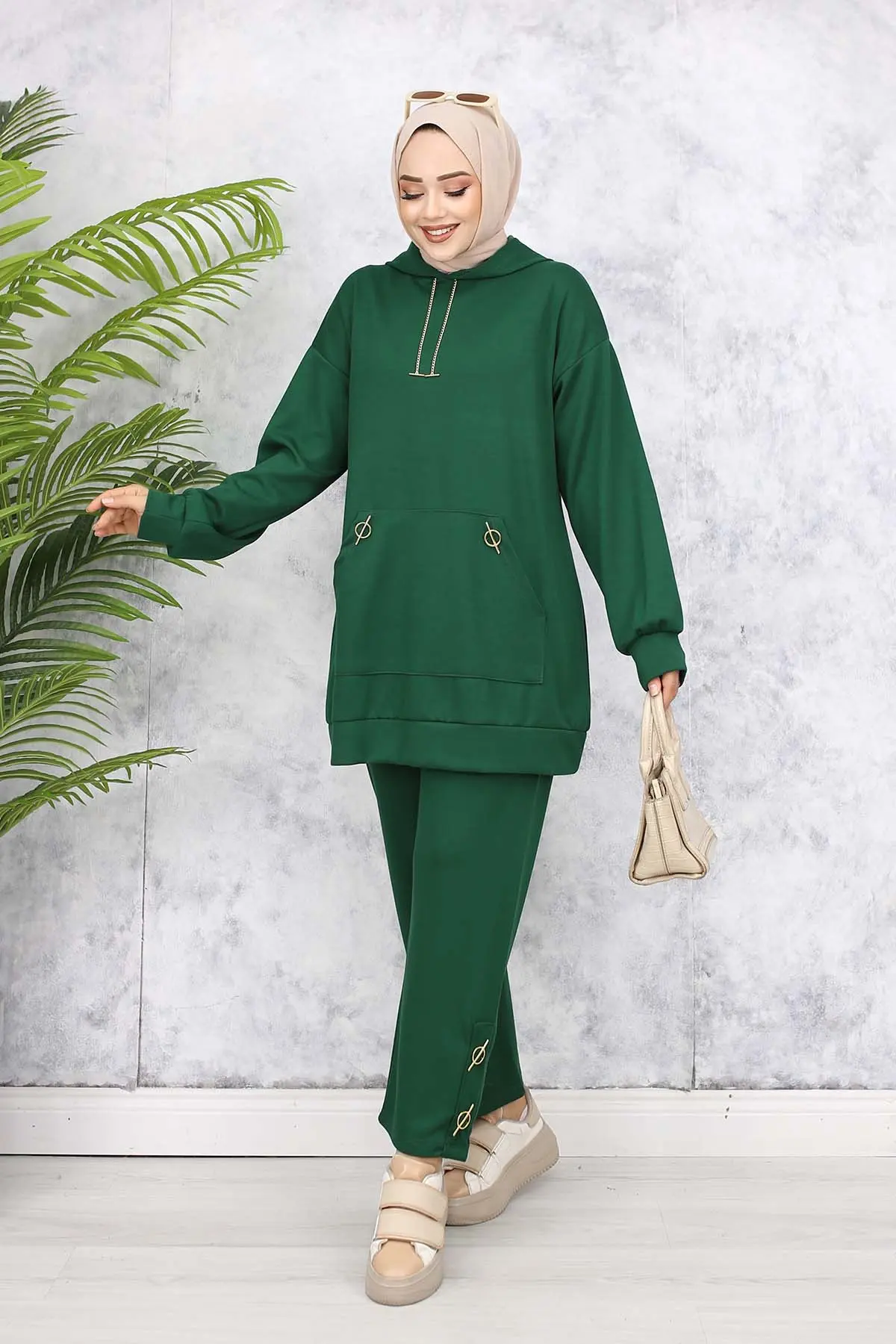 Double Set With Gold Accessories-detail